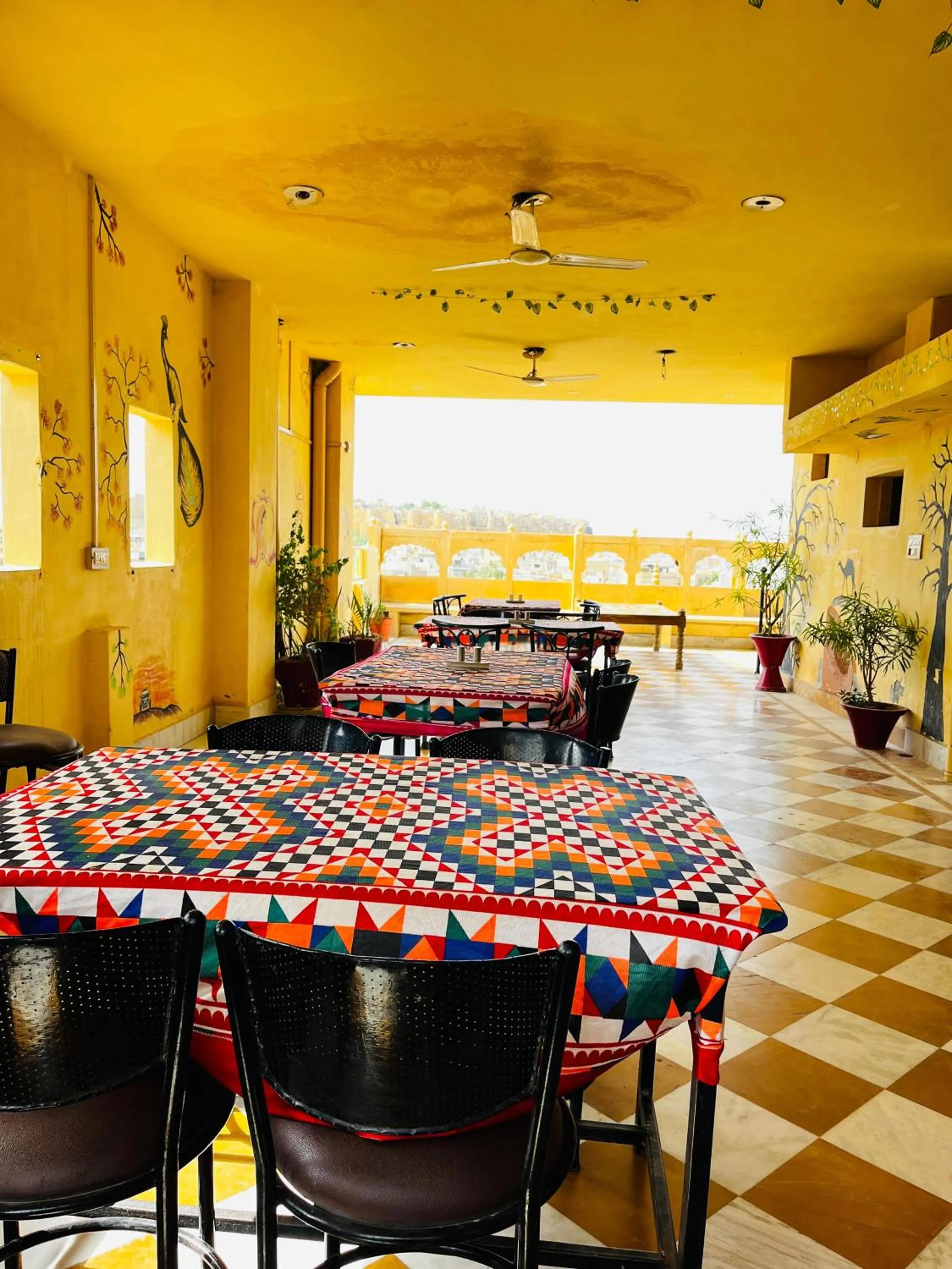 Restaurant/places to eat in Golden Marigold Hotel