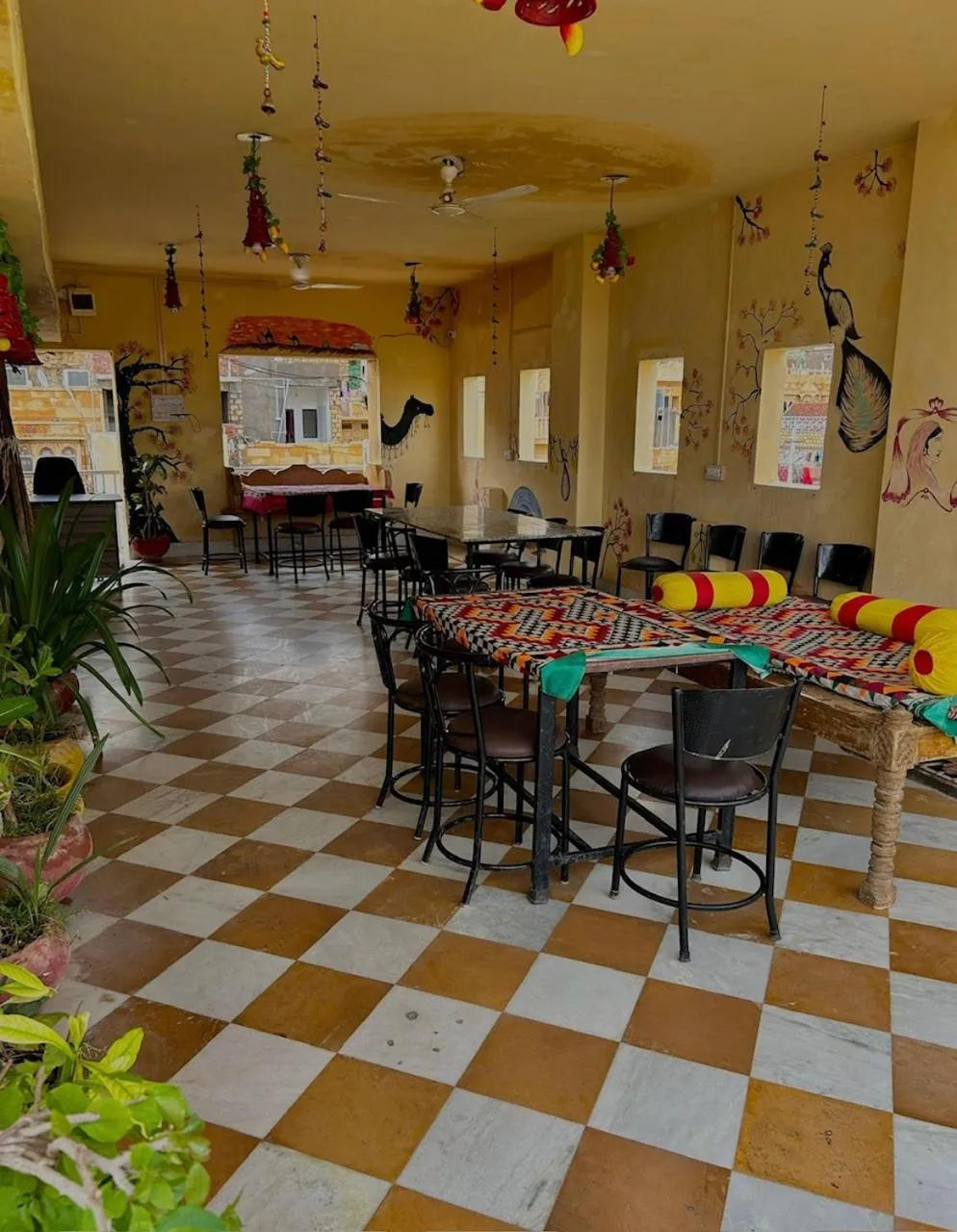Restaurant/places to eat in Golden Marigold Hotel