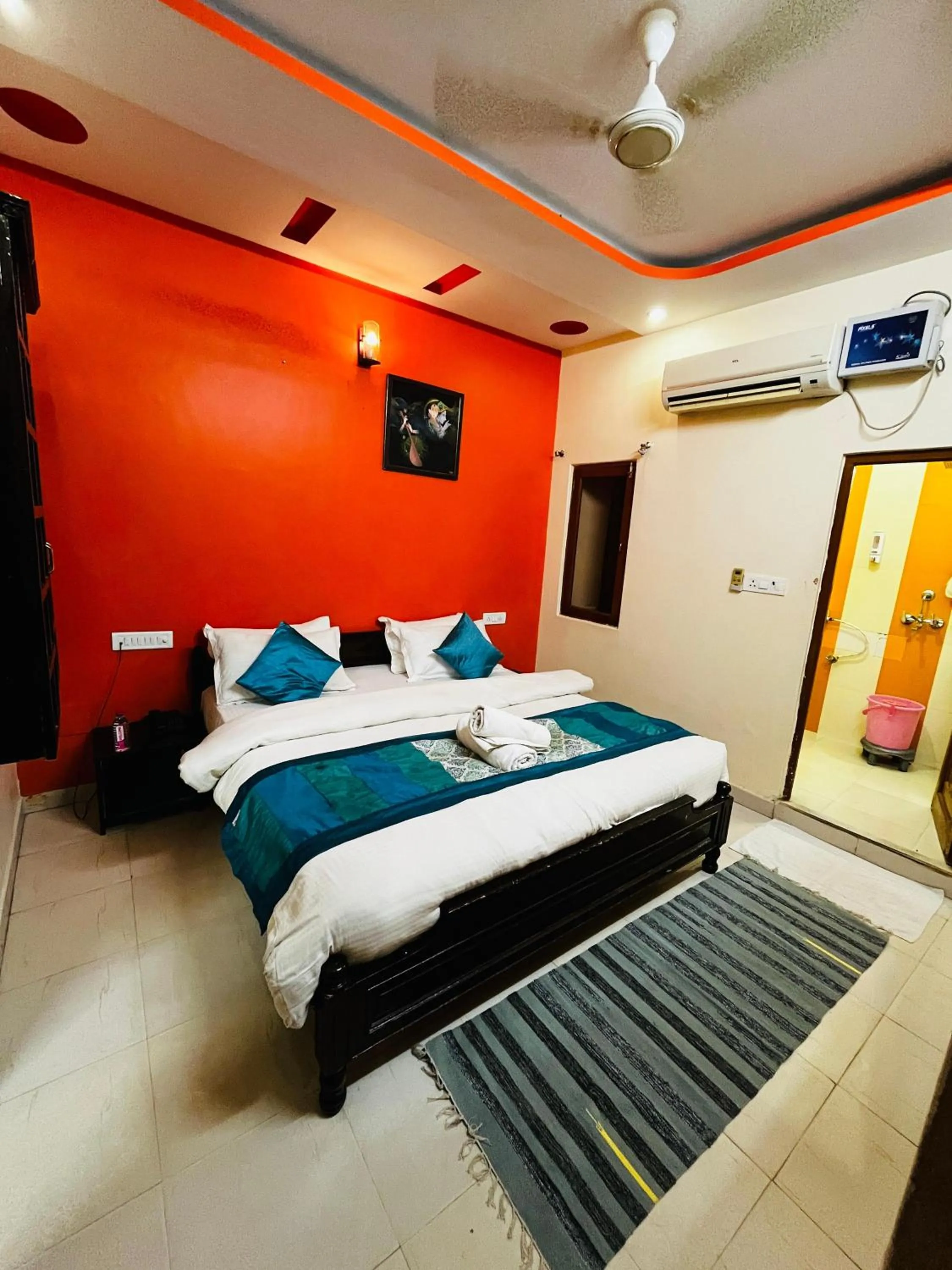 Bed in Golden Marigold Hotel