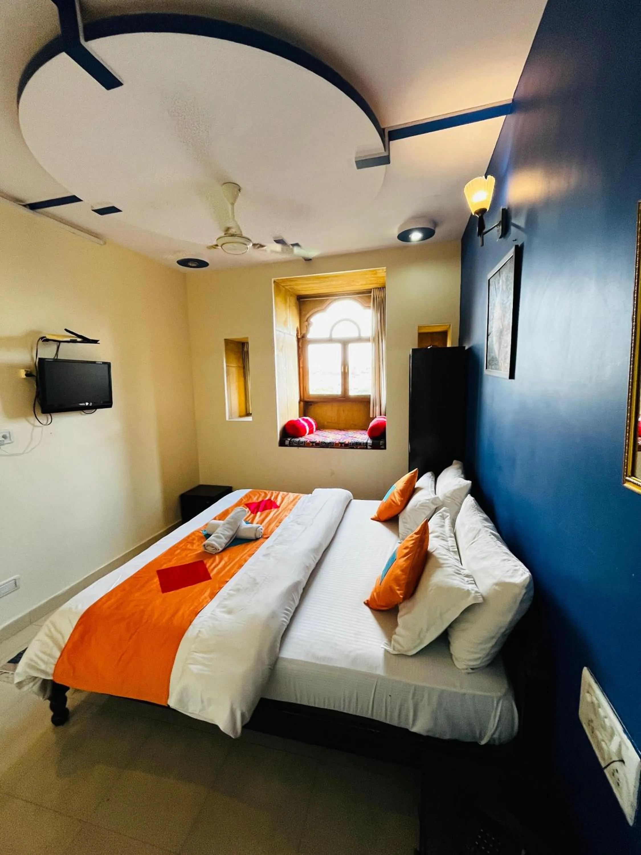 Bedroom, Bed in Golden Marigold Hotel