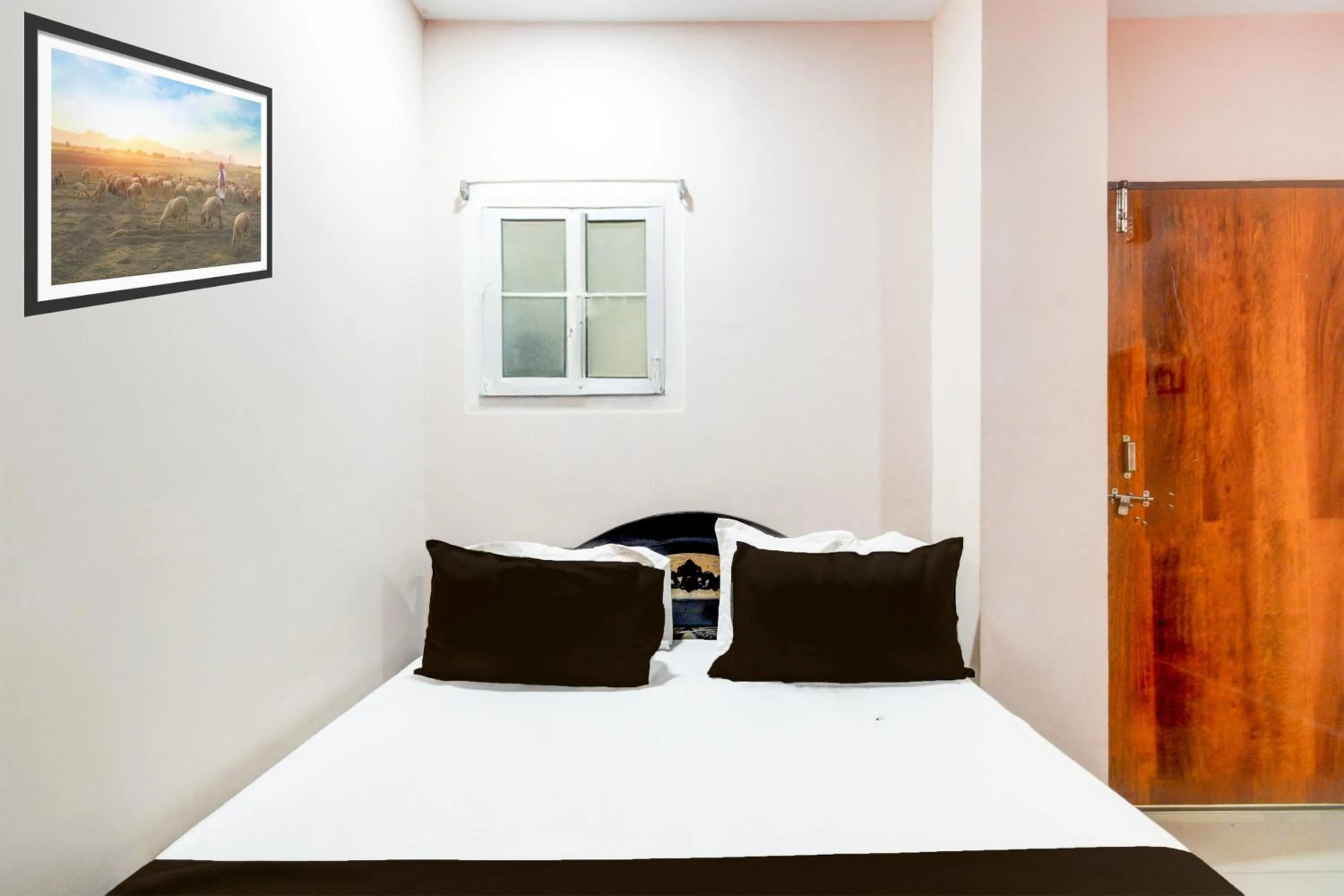Bedroom, Bed in Hotel O AVR GRAND