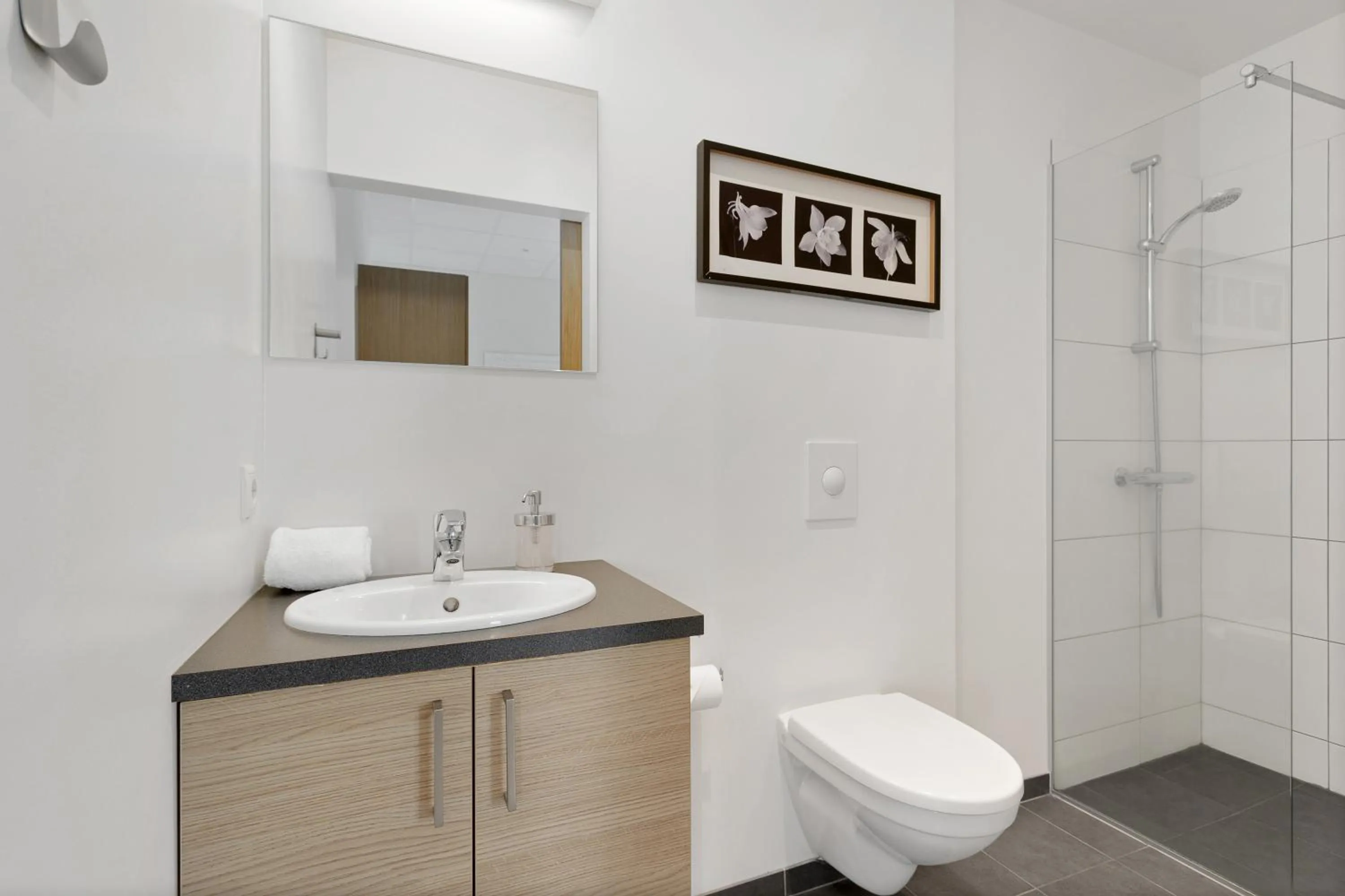 Shower in Blue Mountain Apartments by Heimaleiga