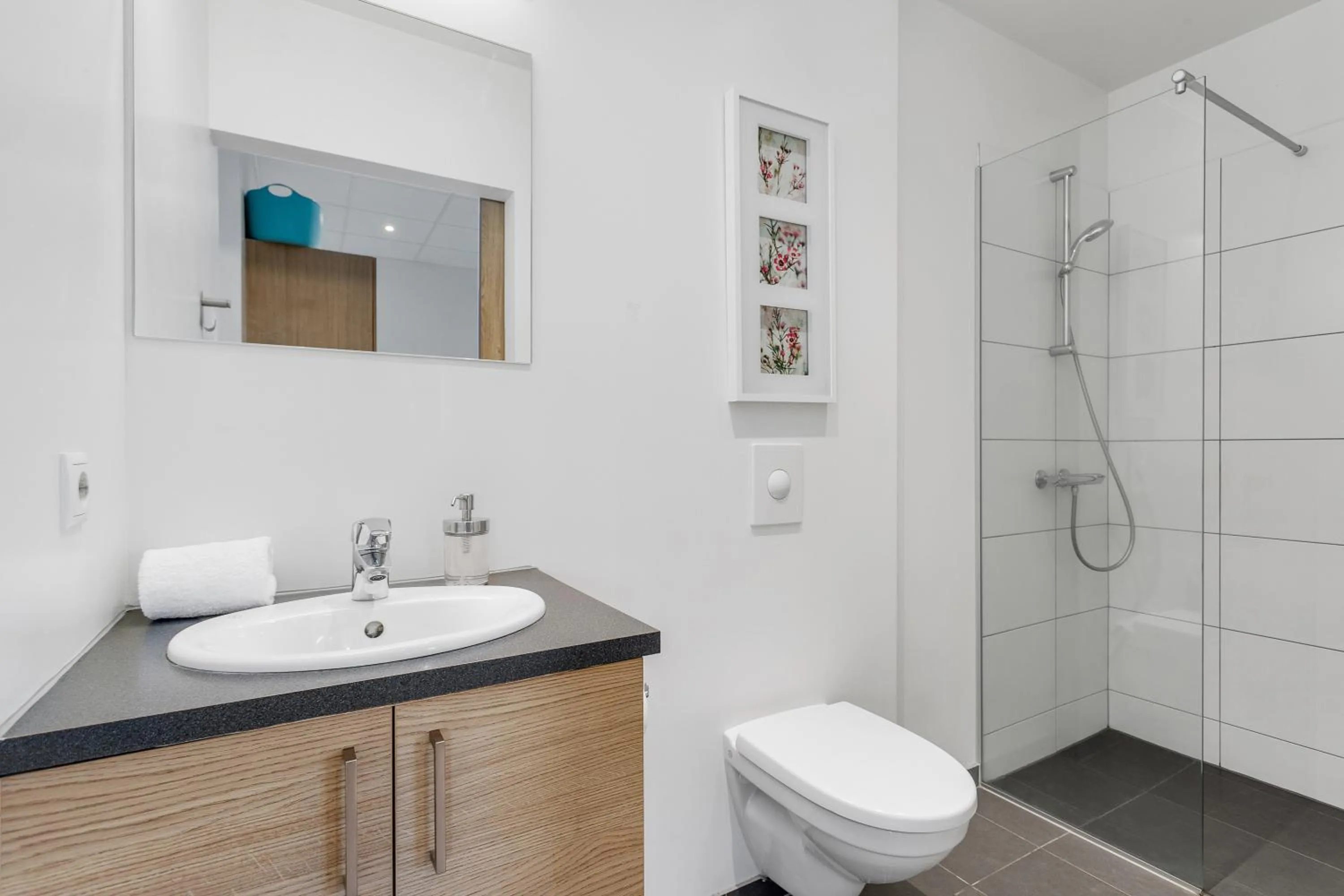 Shower in Blue Mountain Apartments by Heimaleiga