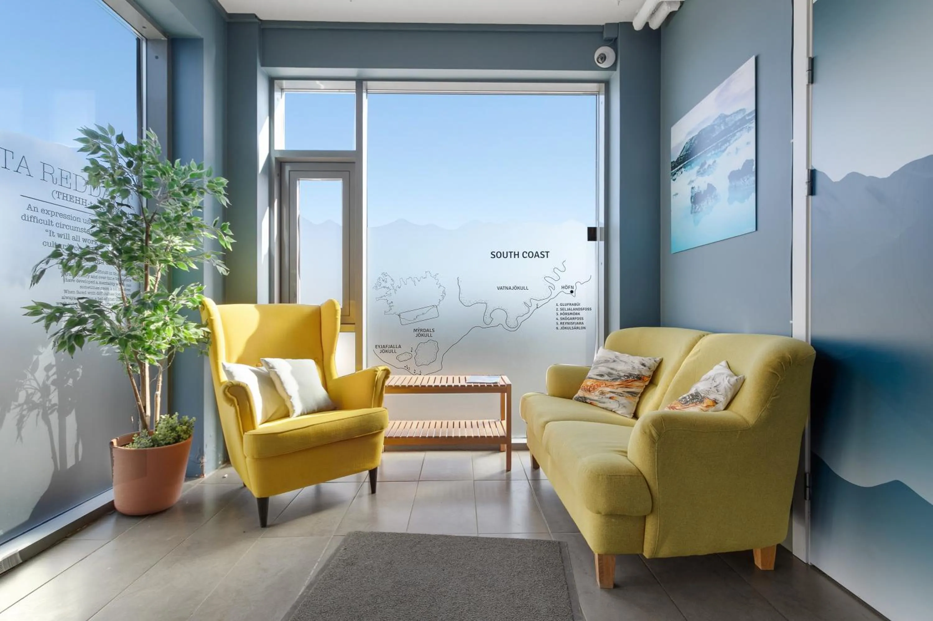 Facade/entrance in Blue Mountain Apartments by Heimaleiga