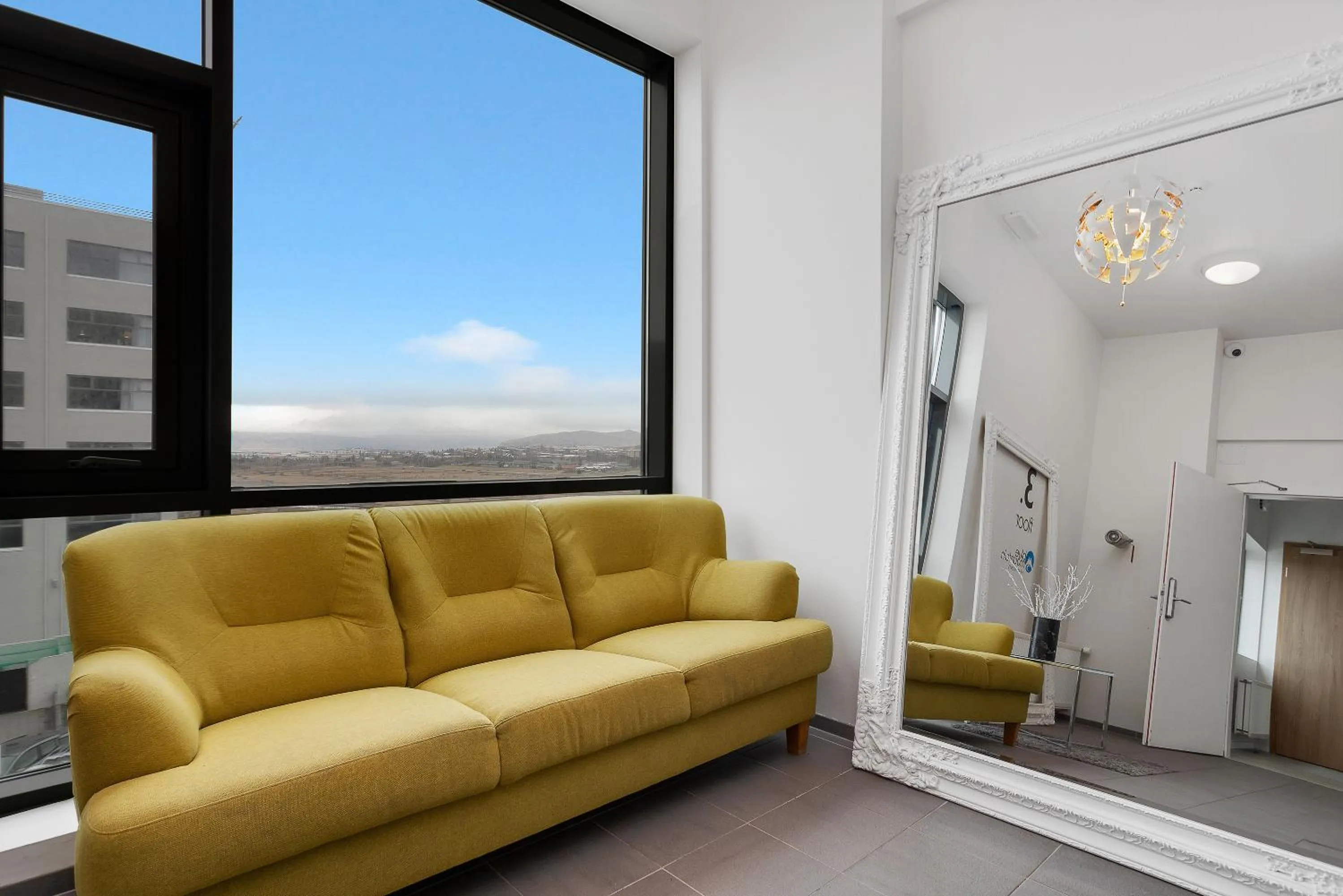 Seating area in Blue Mountain Apartments by Heimaleiga