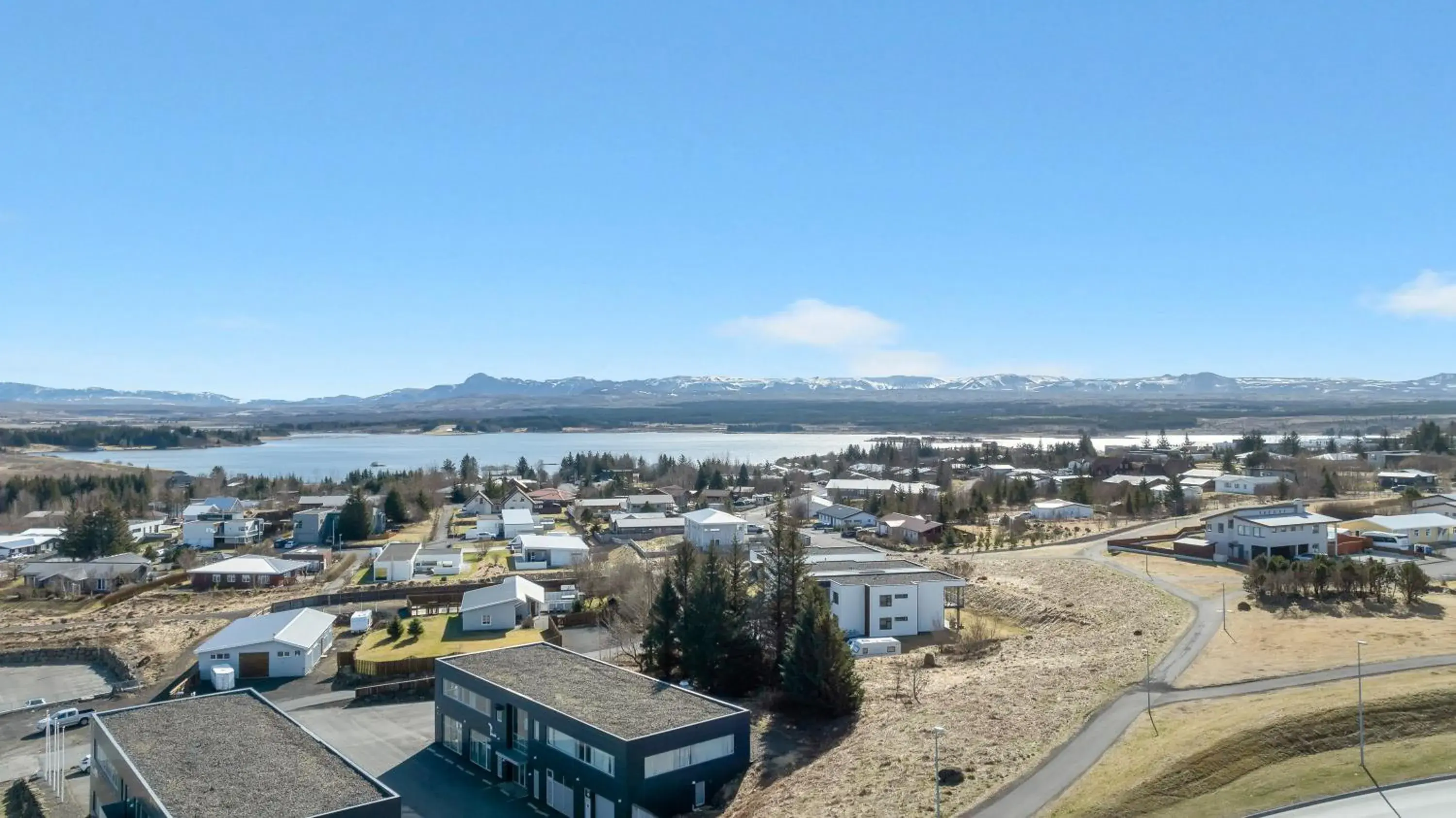 Lake view in Blue Mountain Apartments by Heimaleiga Lake view in Blue Mountain Apartments by Heimaleiga