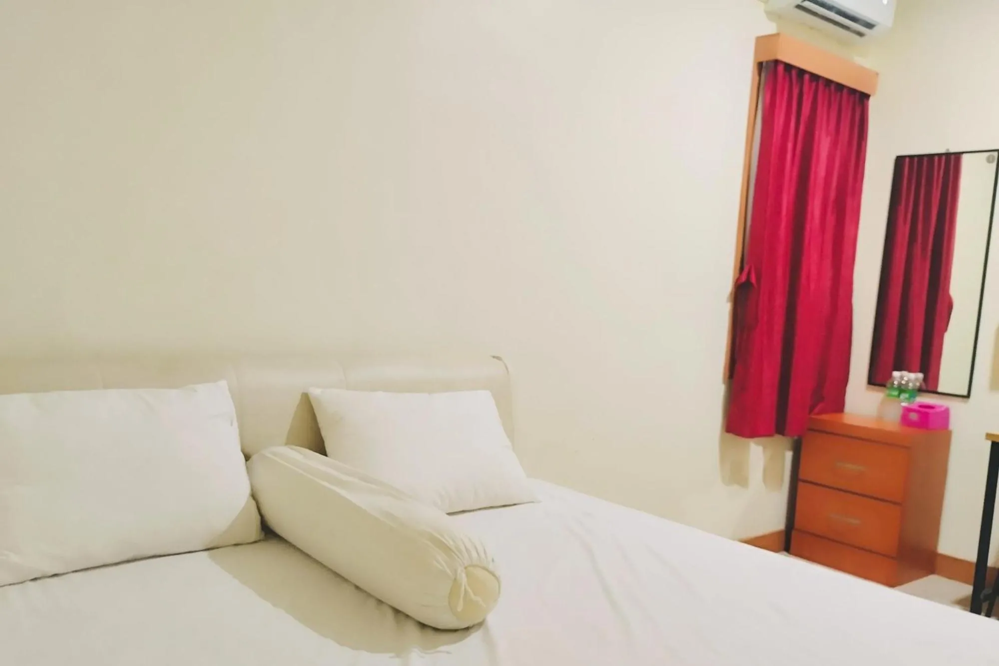 Bedroom, Bed in RedDoorz Near Tj Uban Bintan Utara