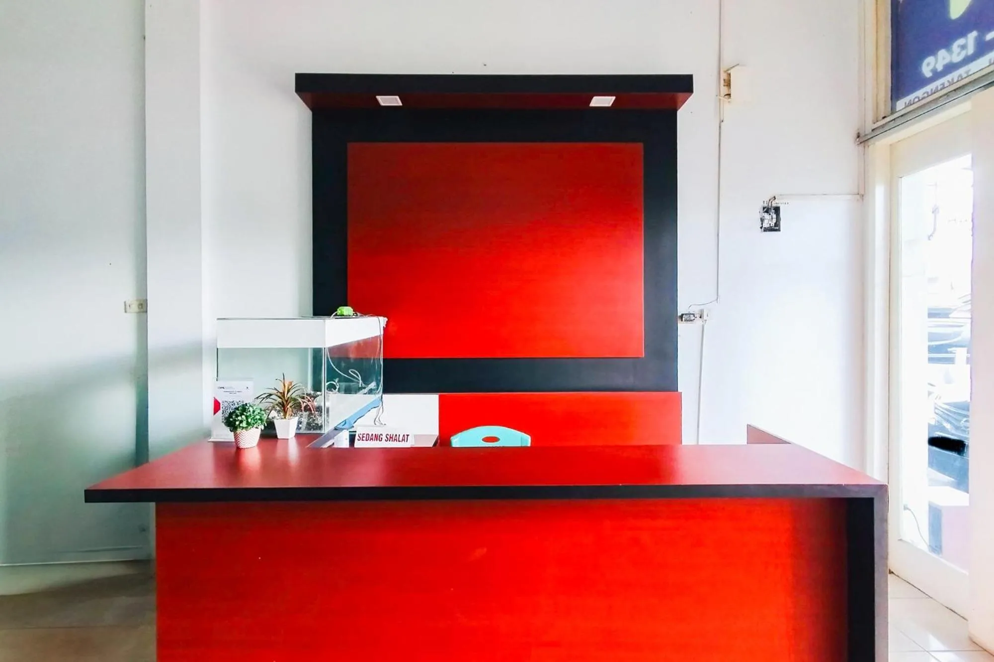 Lobby or reception in RedDoorz Near Tj Uban Bintan Utara