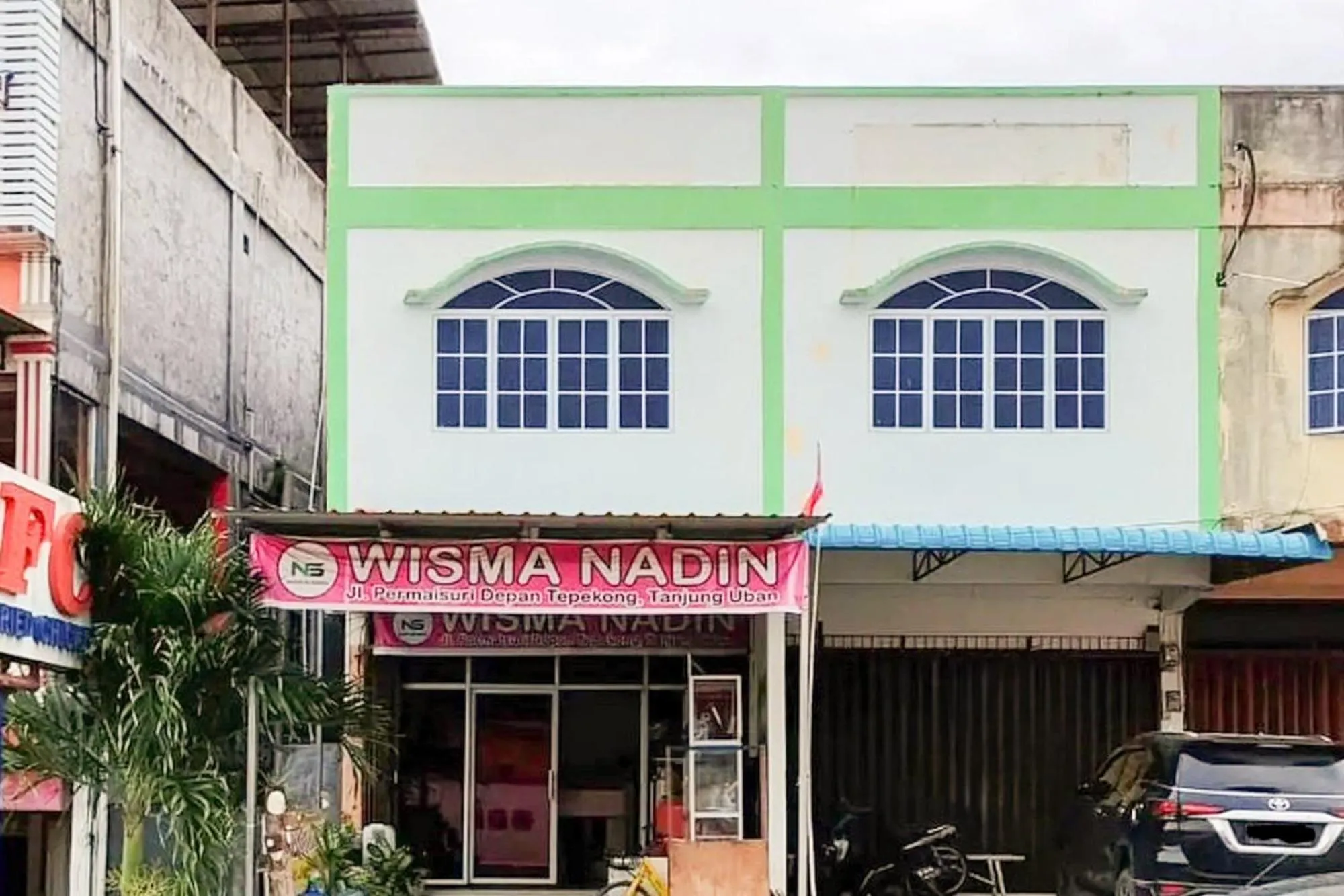 Facade/entrance in RedDoorz Near Tj Uban Bintan Utara