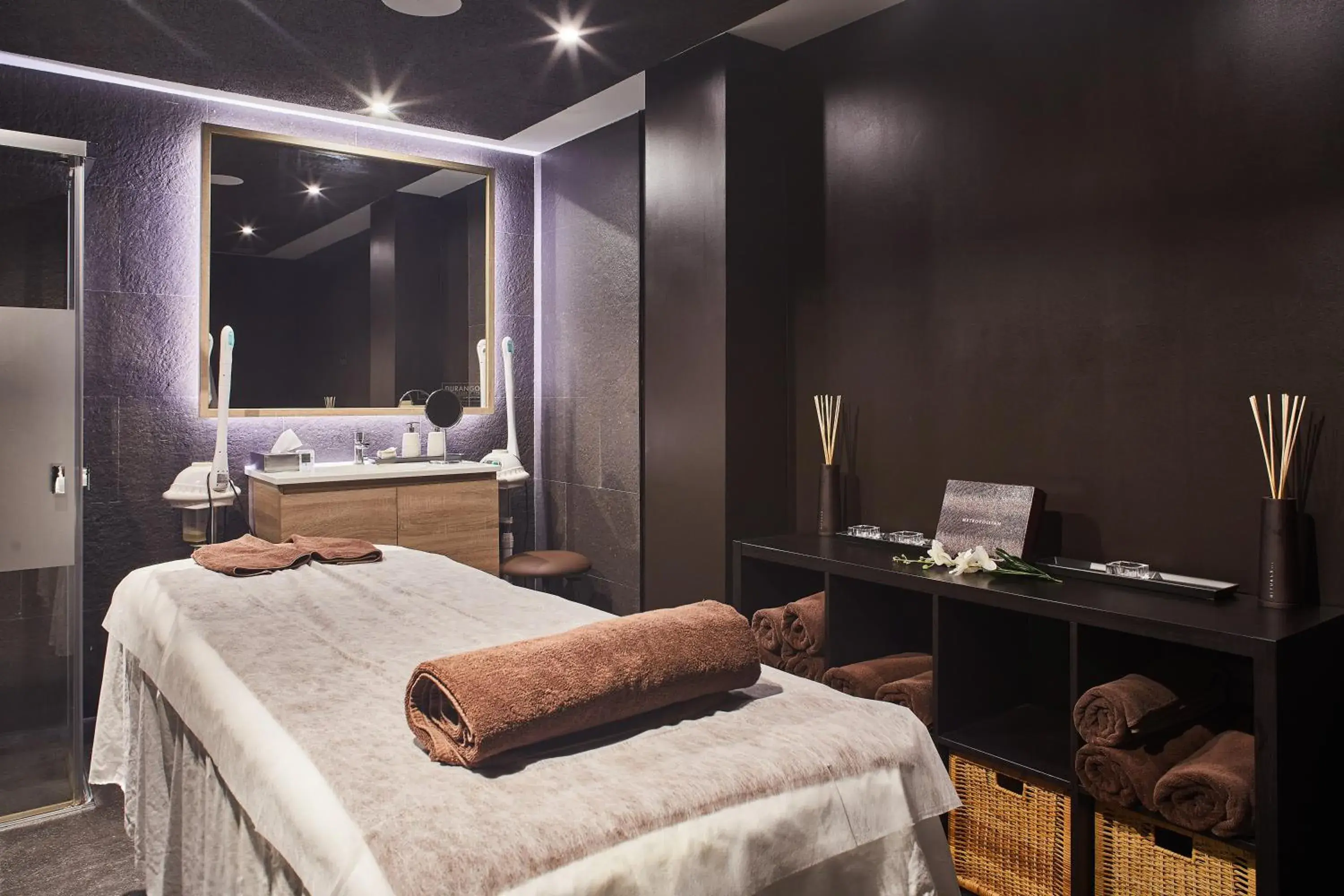 Spa and wellness centre/facilities, Bed in Silken Gran hotel Durango Spa and wellness centre/facilities, Bed in Silken Gran hotel Durango