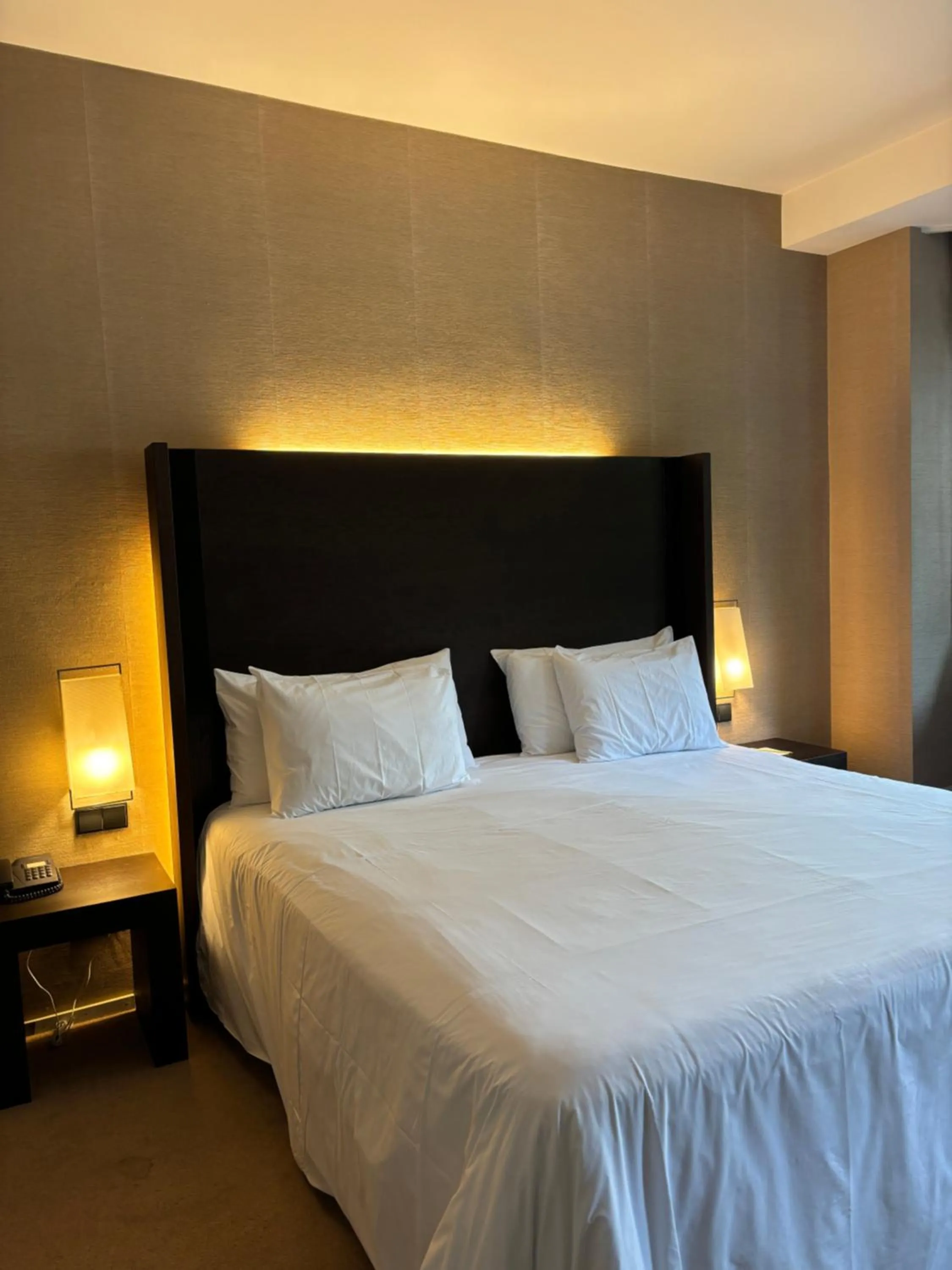 Property building, Bed in Silken Gran hotel Durango