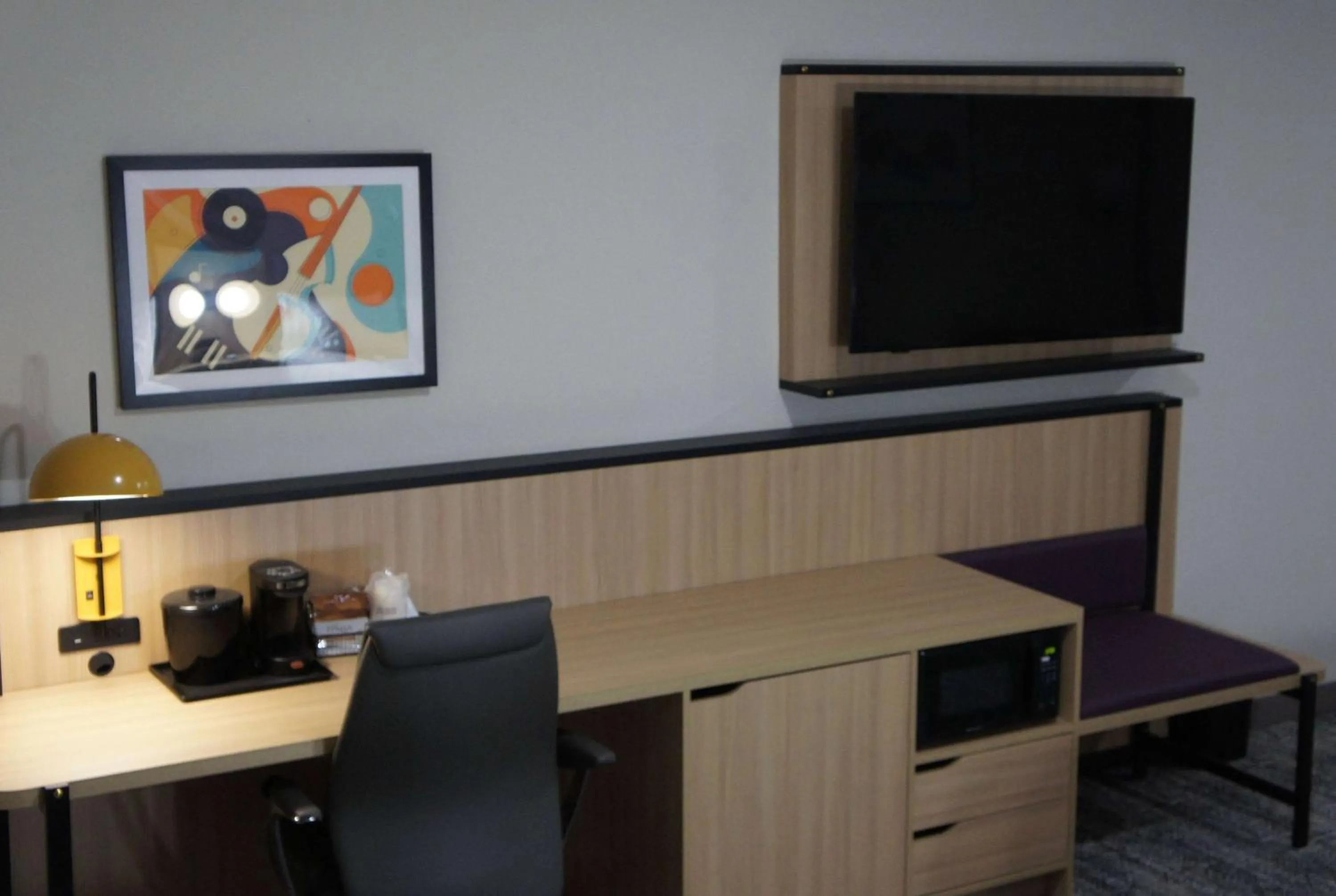 Photo of the whole room in La Quinta Inn & Suites by Wyndham Memphis East