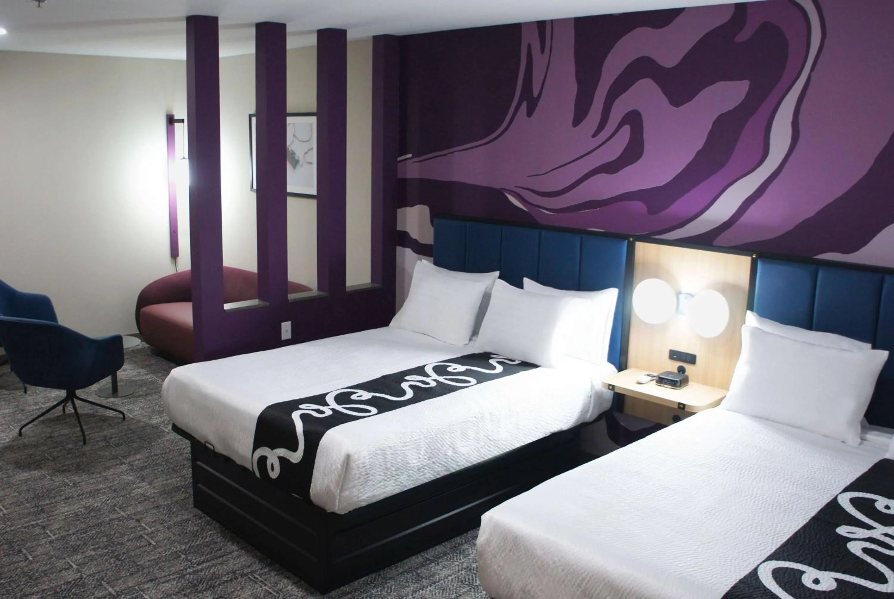 Photo of the whole room, Bed in La Quinta Inn & Suites by Wyndham Memphis East