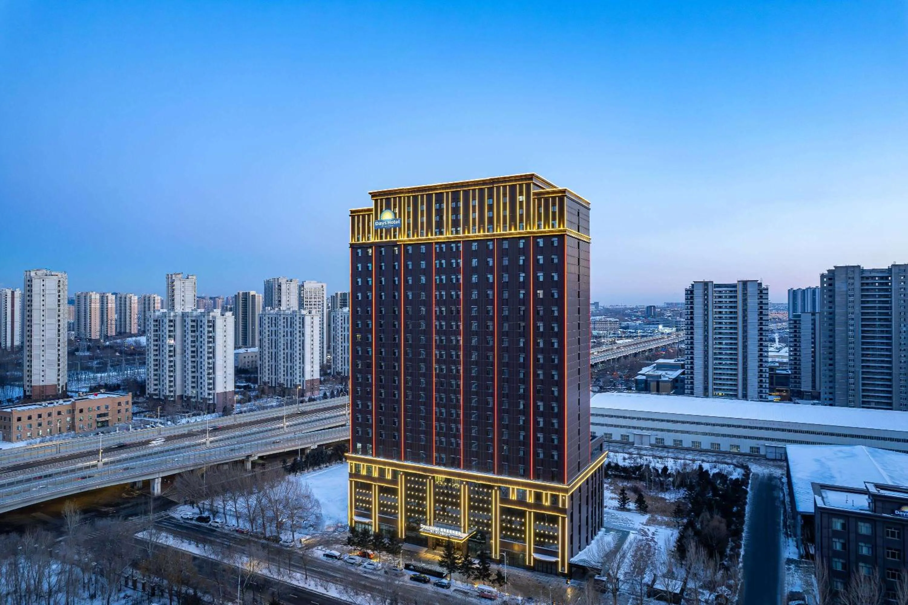 Property building in Days Hotel by Wyndham Harbin Qunli