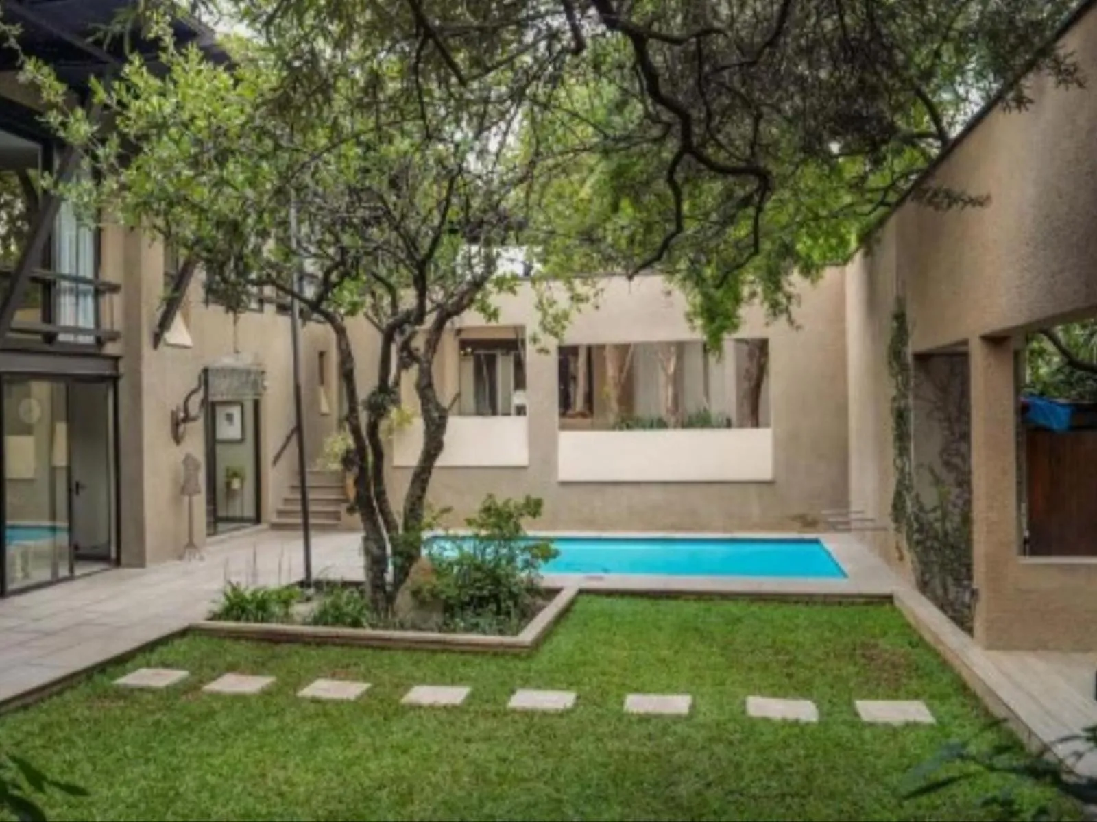 Garden in The Hamilton Boutique Hotel