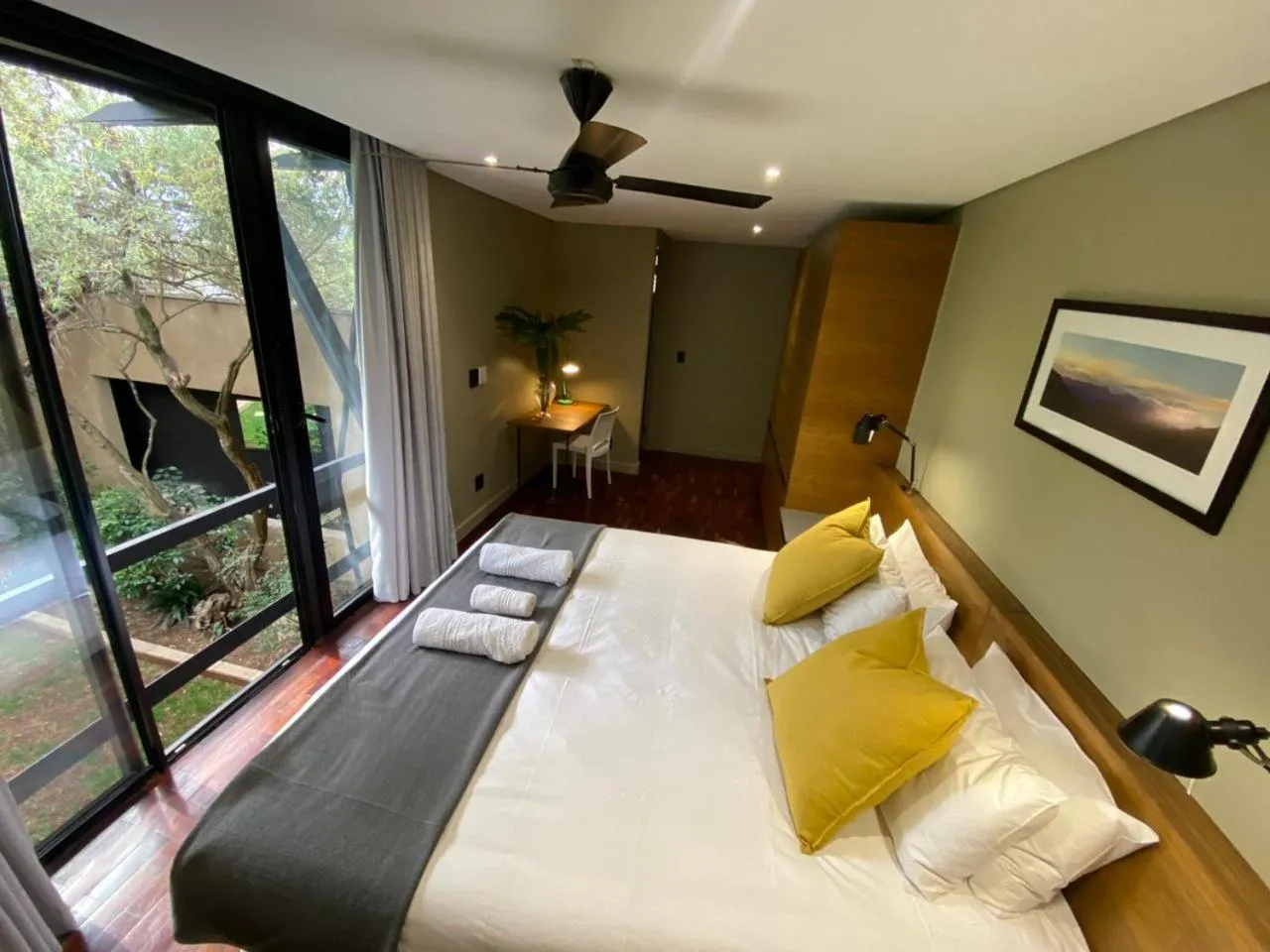 View (from property/room), Bed in The Hamilton Boutique Hotel