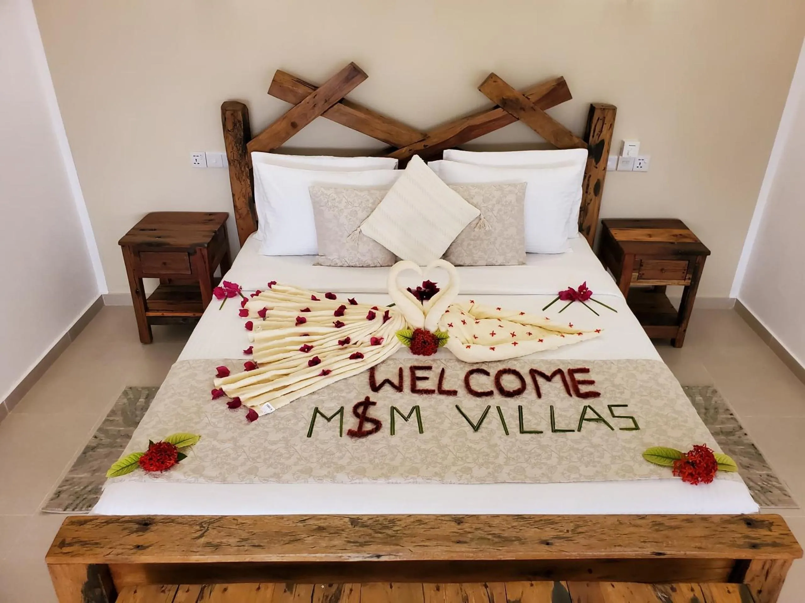 Bed in M&M Villas Zanzibar