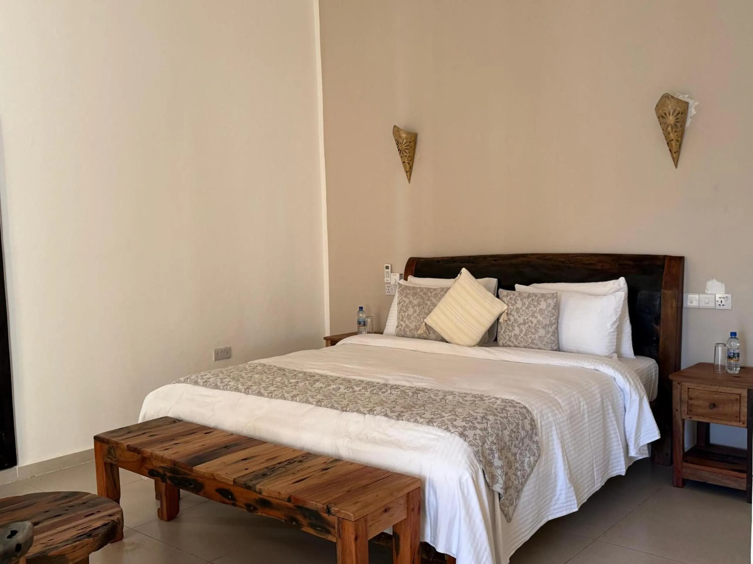 Photo of the whole room, Bed in M&M Villas Zanzibar