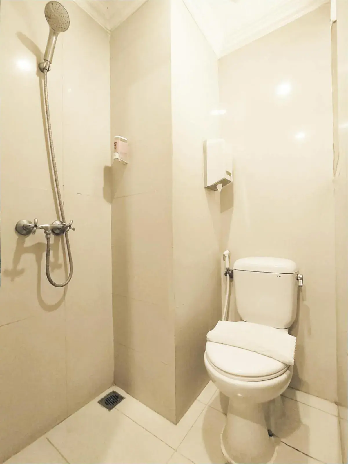 Shower in Pandanaran Prawirotaman Yogyakarta Shower in Pandanaran Prawirotaman Yogyakarta