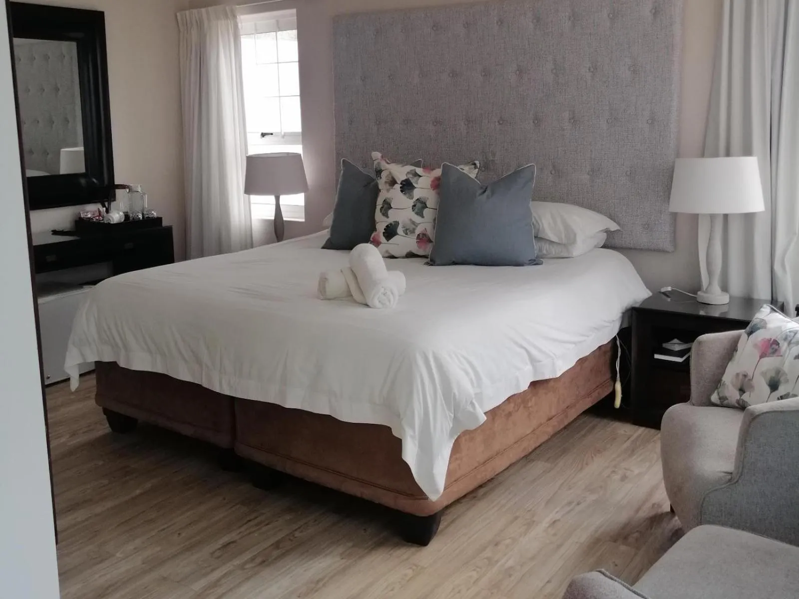 Photo of the whole room, Bed in Villa De Mer