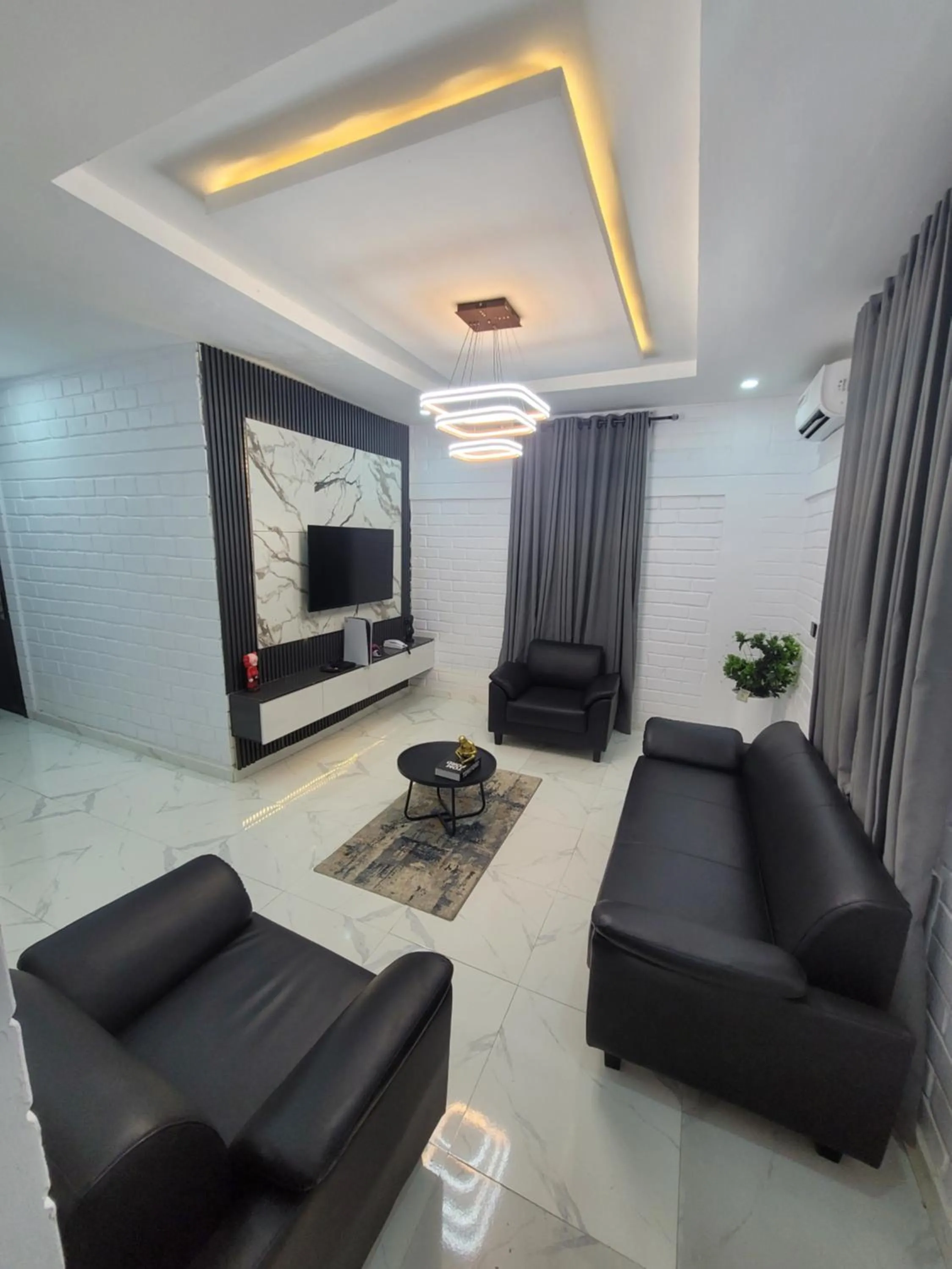 Conrad Cottage Apartments