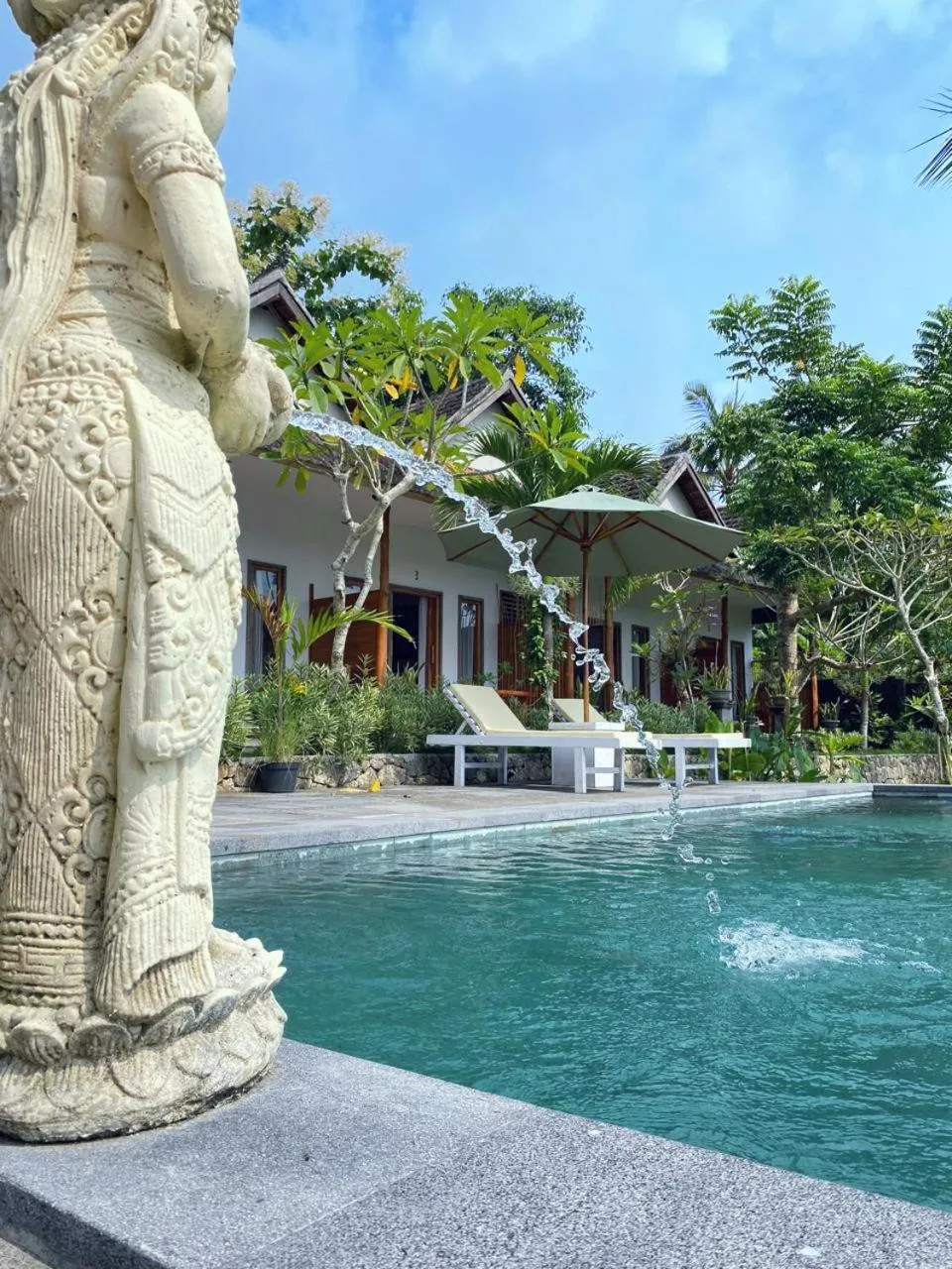 Swimming pool in Green Sunrise Hill View