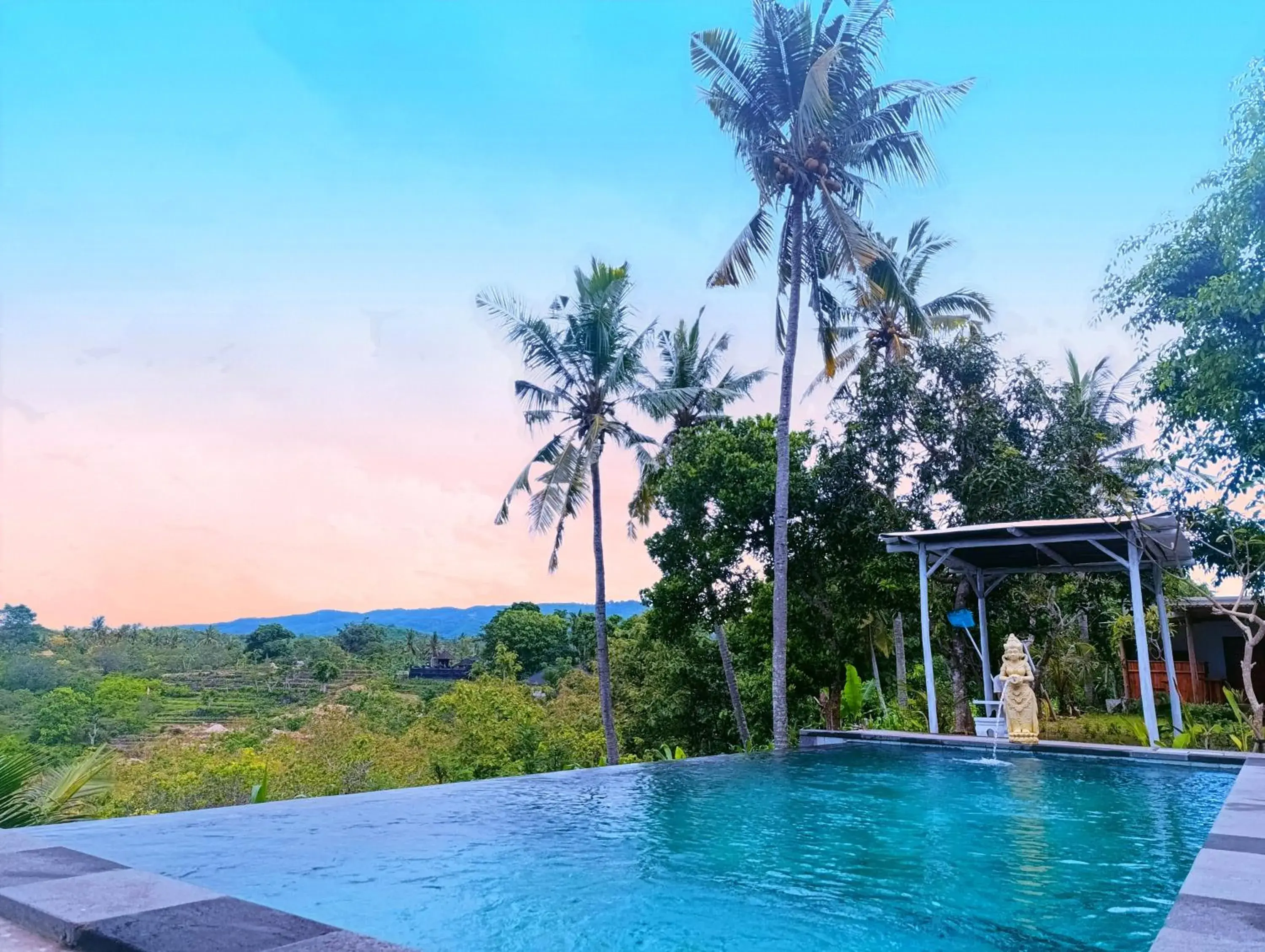 Green Sunrise Hill View Green Sunrise Hill View