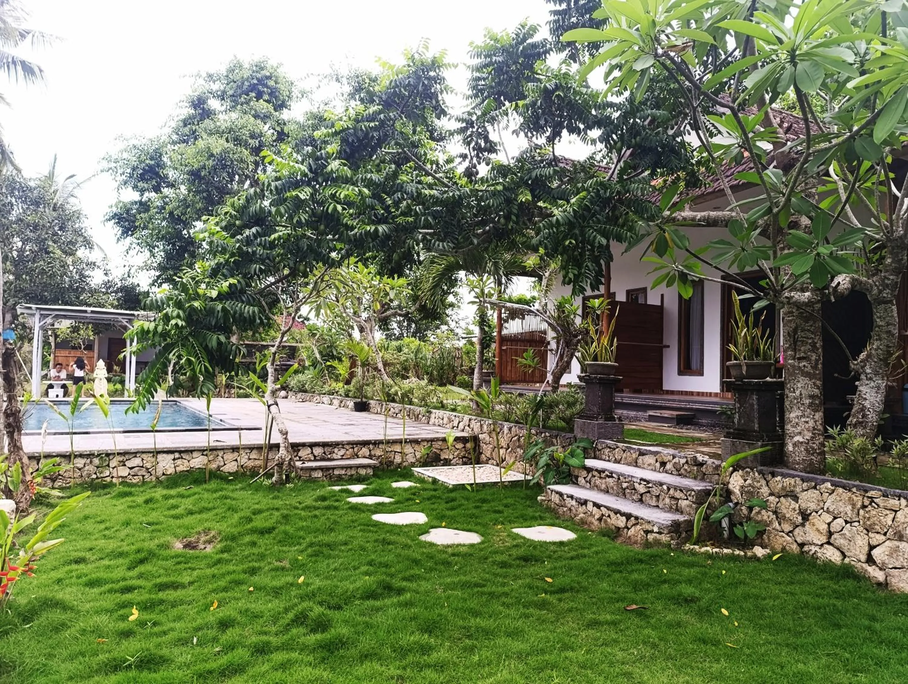 Garden in Green Sunrise Hill View