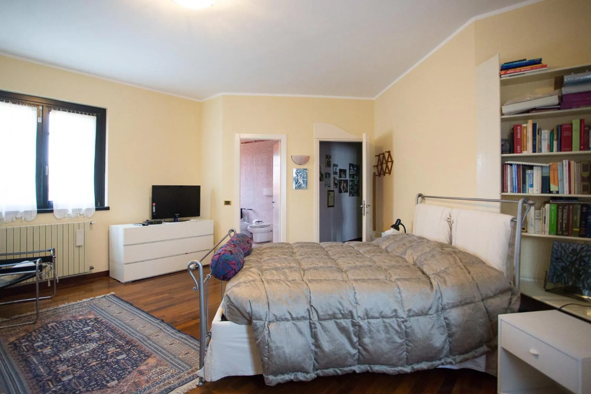 Photo of the whole room in Villagramde