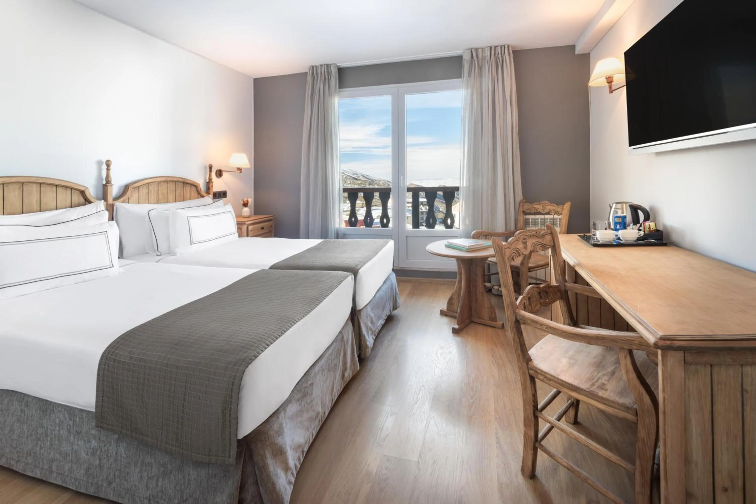 Bedroom, Bed in Melia Sierra Nevada