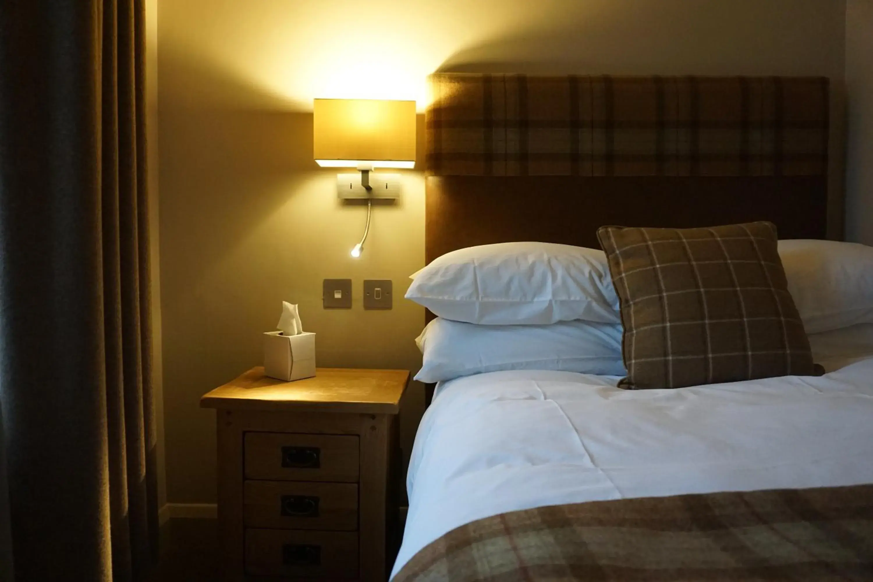 Small Double Room in Lochside Hotel Small Double Room in Lochside Hotel
