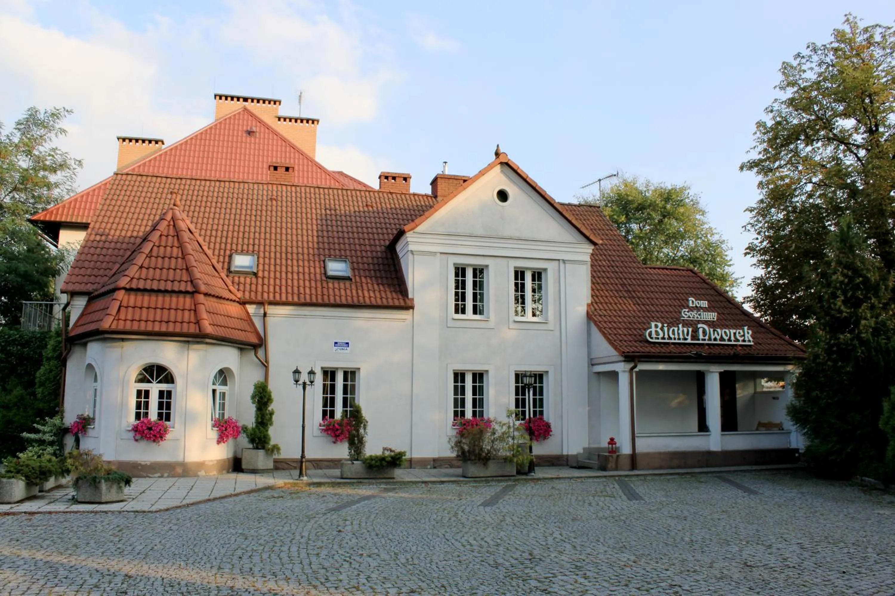 Facade/entrance in Dom Goscinny Bialy Dworek