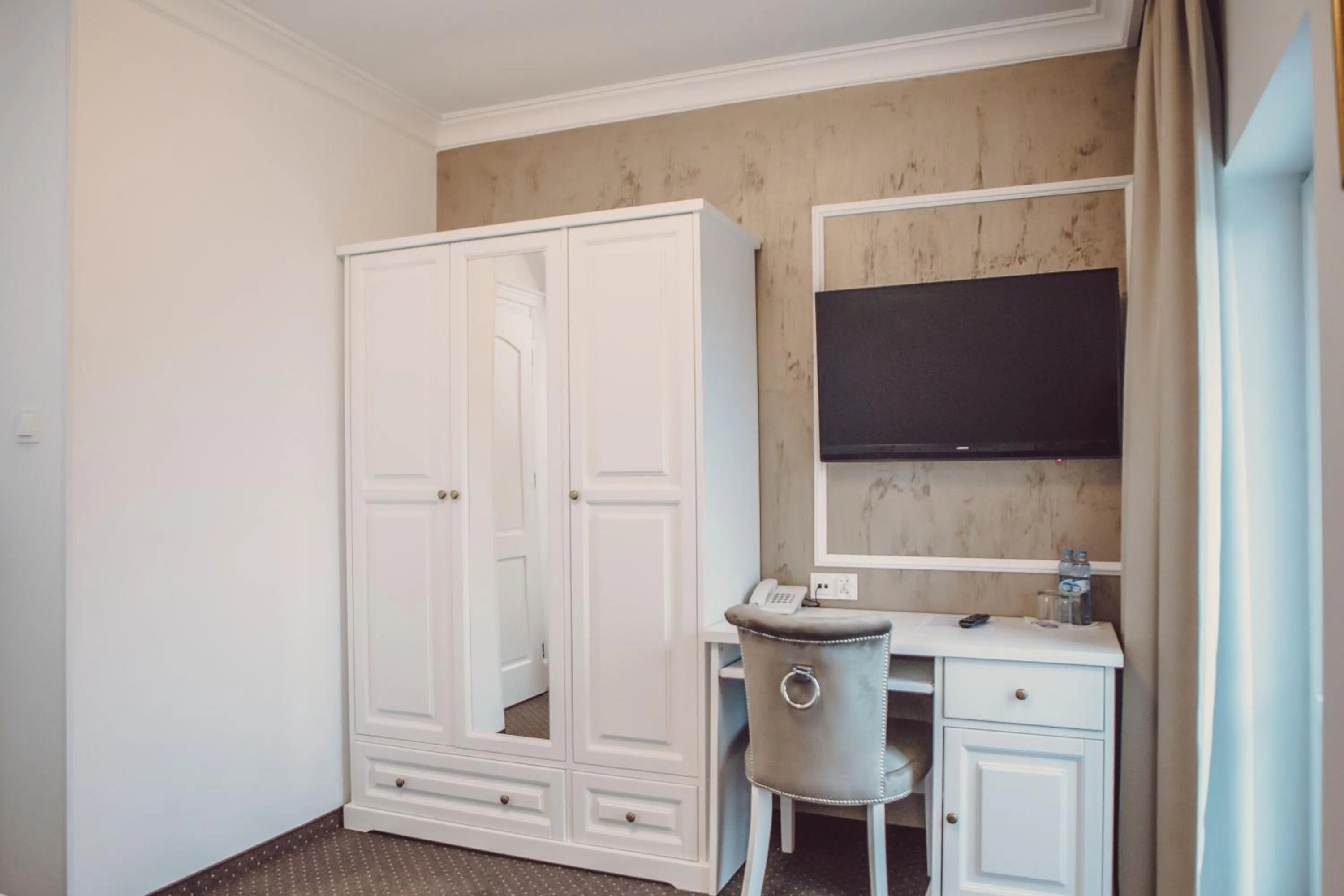 Dom Goscinny Bialy Dworek