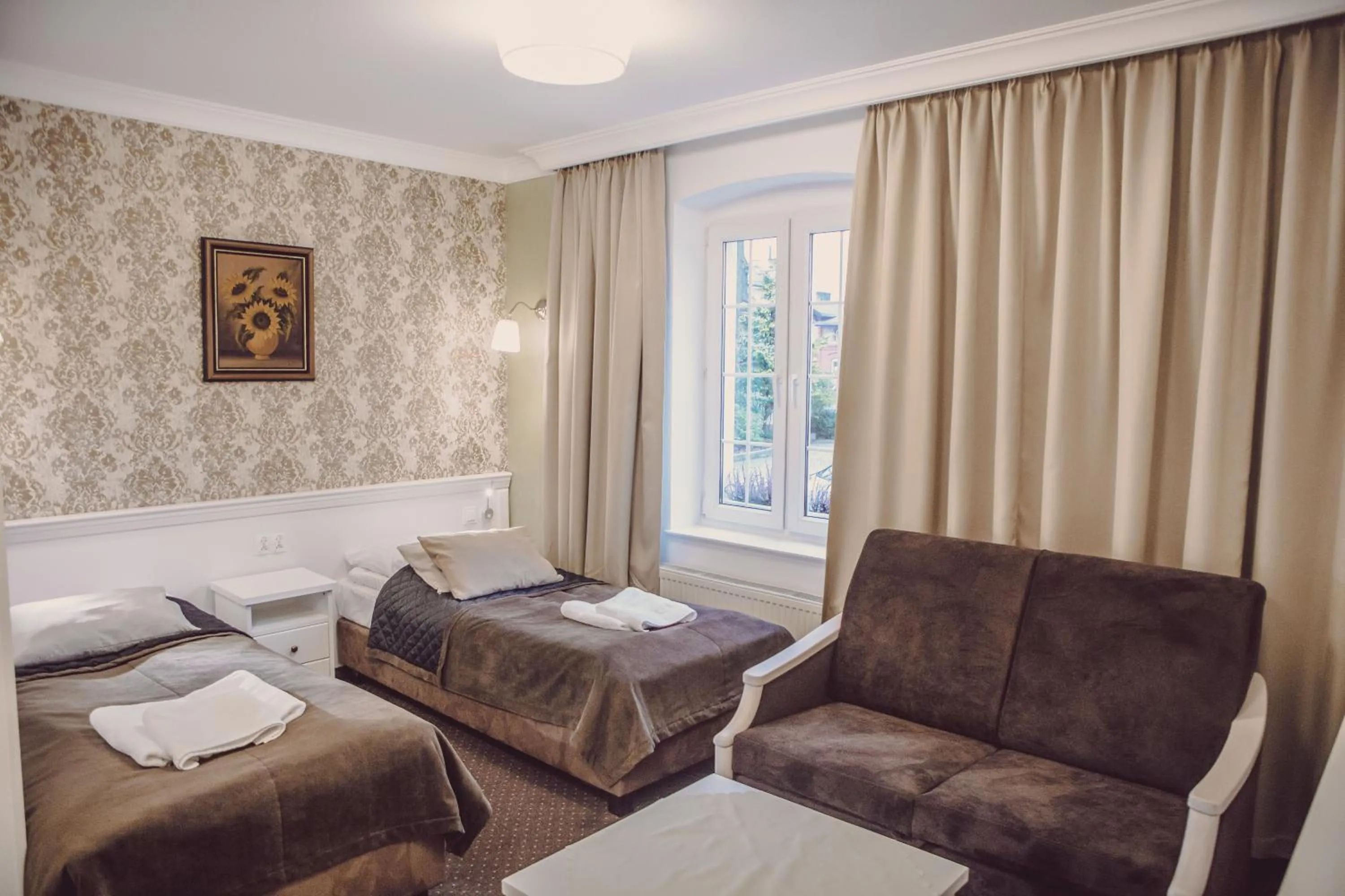 Dom Goscinny Bialy Dworek