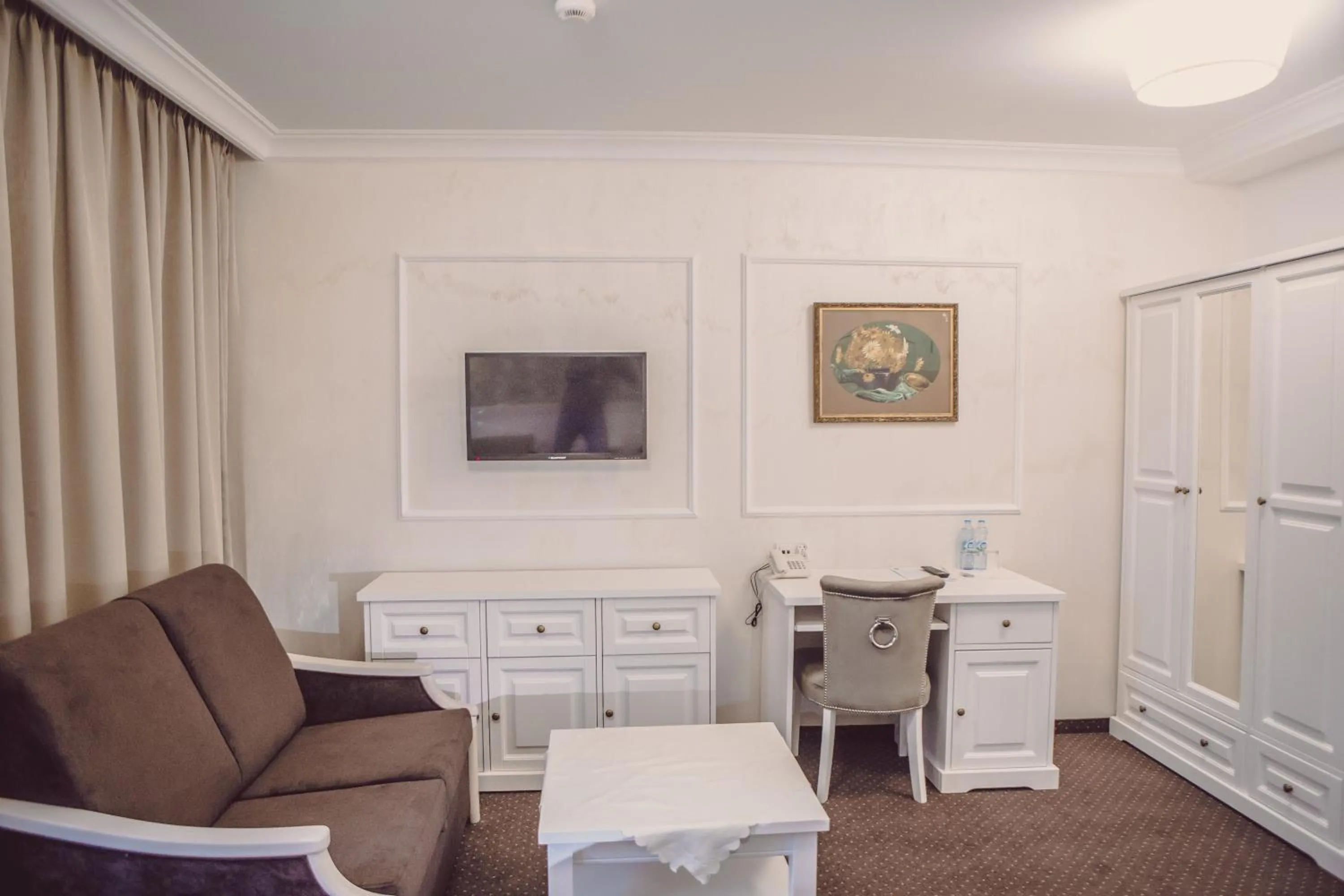 Dom Goscinny Bialy Dworek