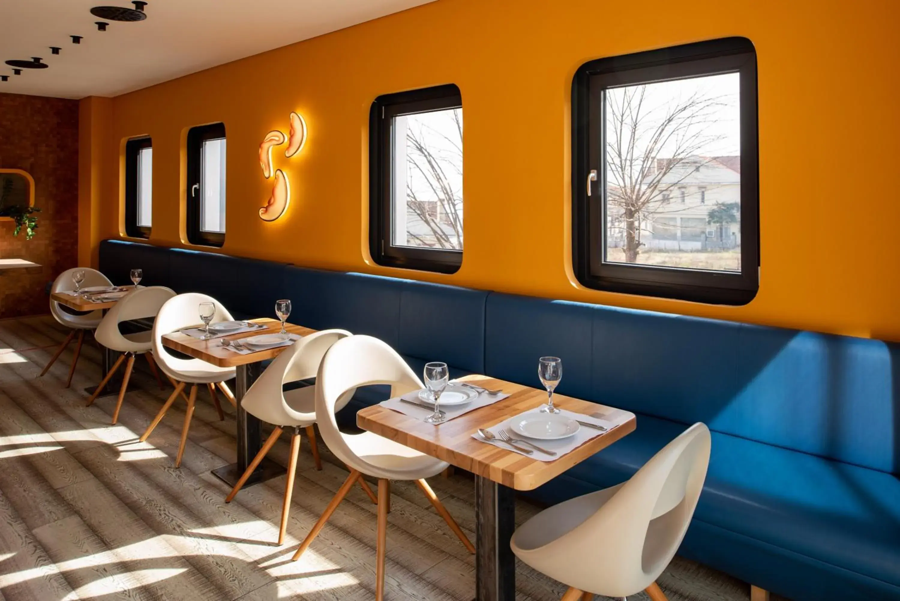 Restaurant/places to eat in Essence Hotel Restaurant/places to eat in Essence Hotel