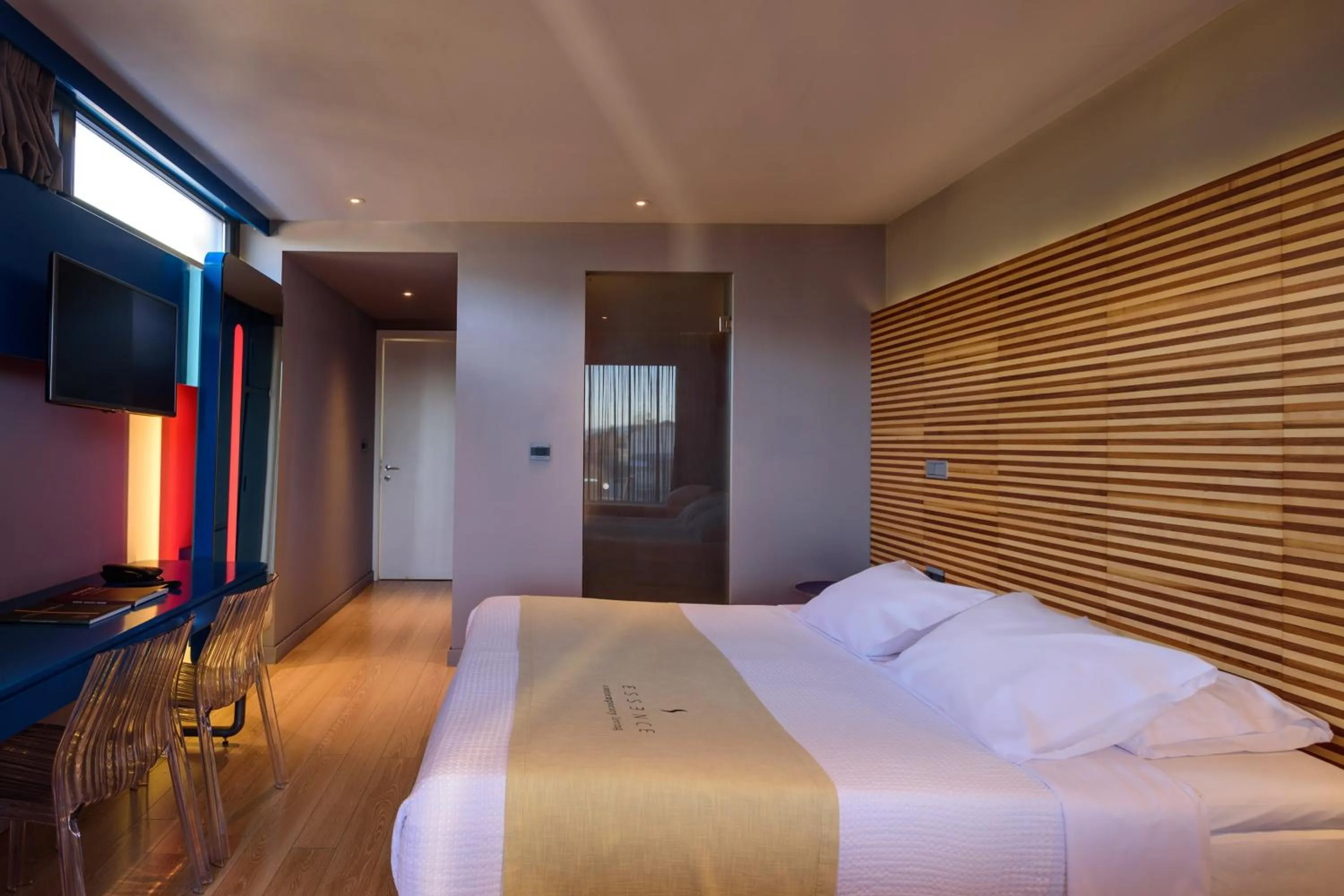 Shower, Bed in Essence Hotel