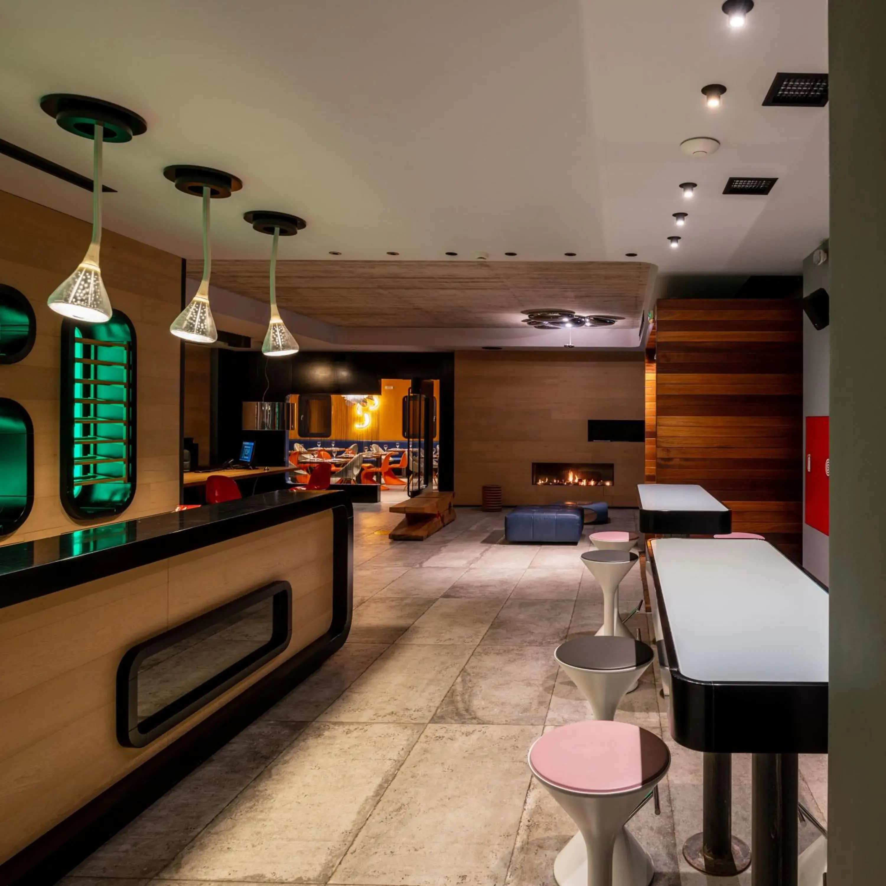 Restaurant/places to eat in Essence Hotel Restaurant/places to eat in Essence Hotel