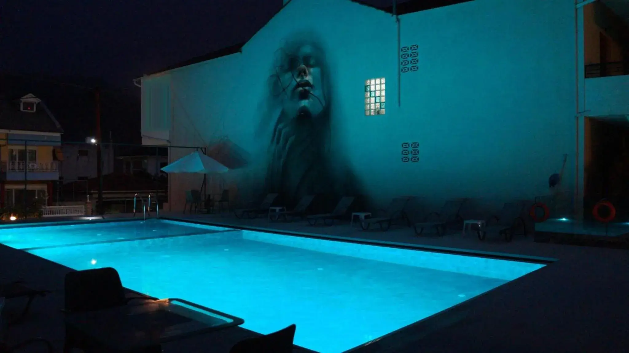 Swimming pool in Essence Hotel Swimming pool in Essence Hotel