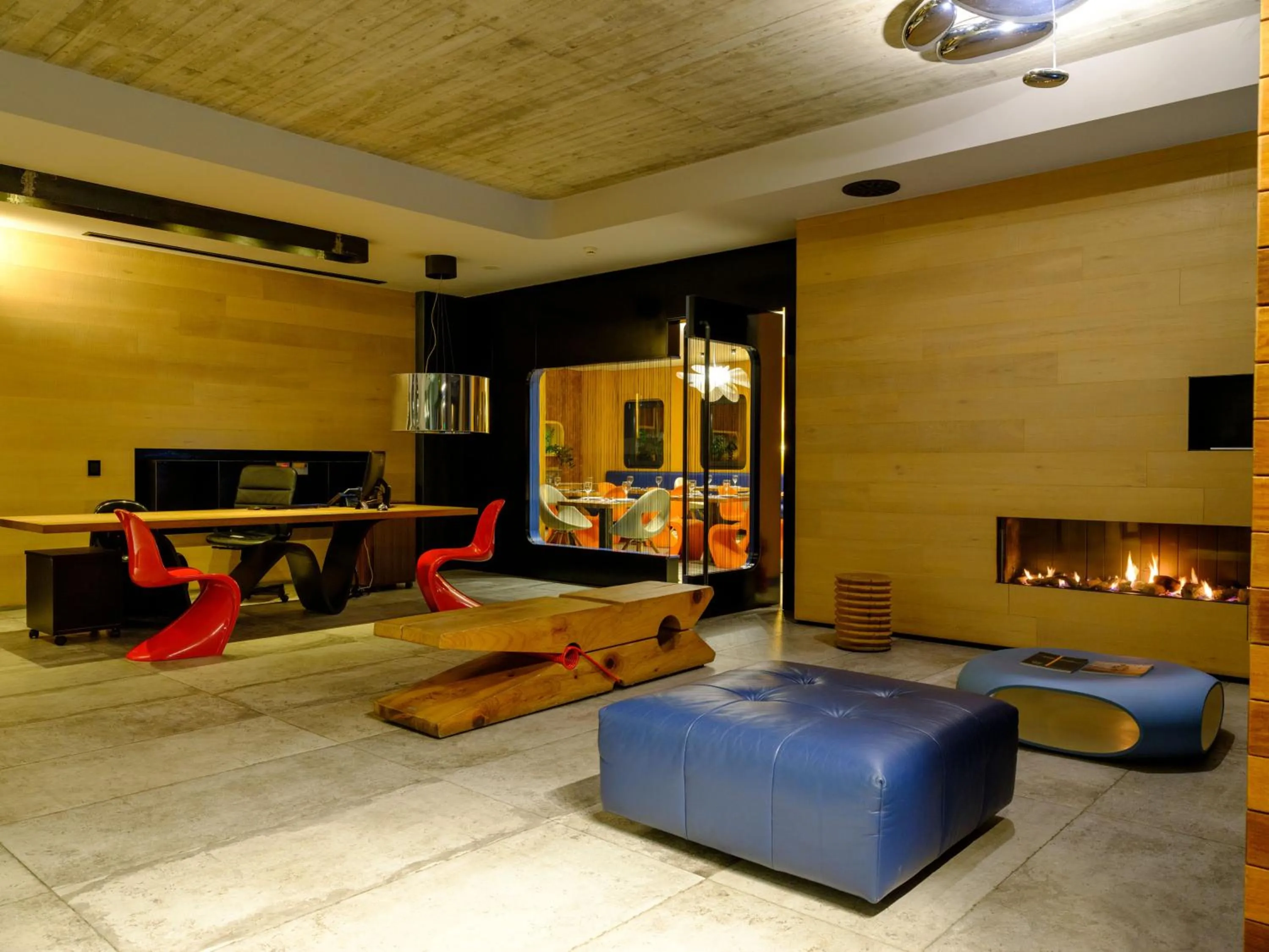 Restaurant/places to eat in Essence Hotel