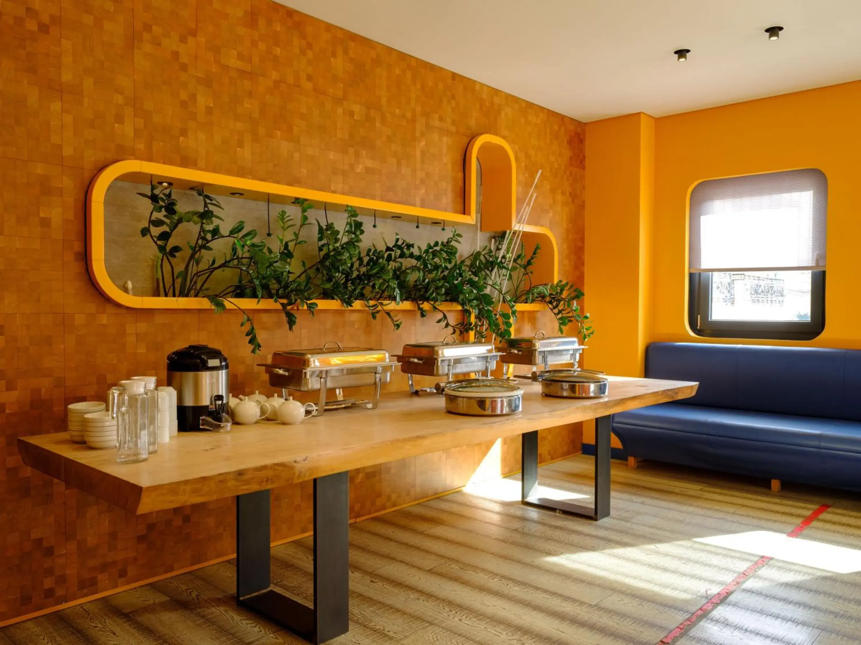 Restaurant/places to eat in Essence Hotel Restaurant/places to eat in Essence Hotel