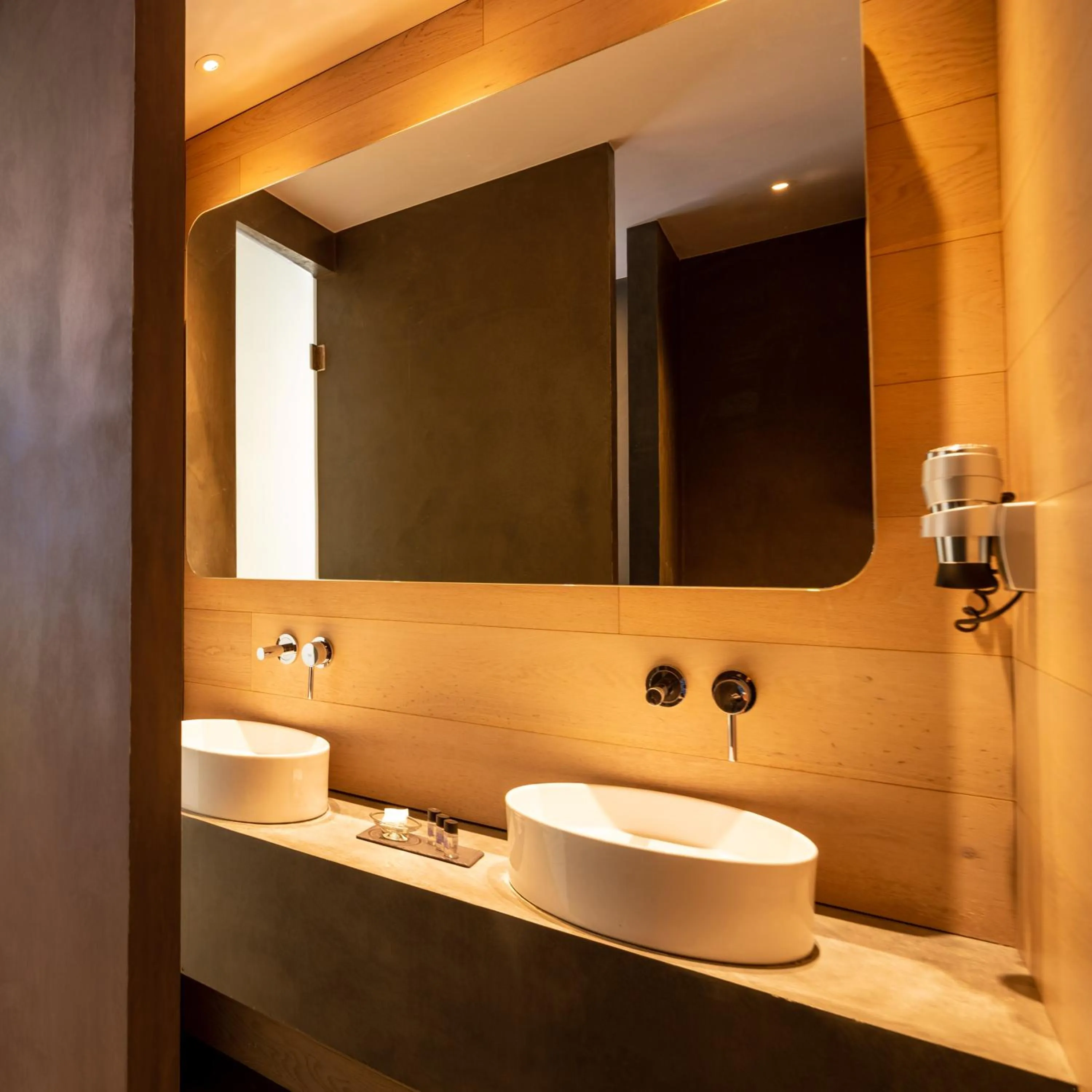 Shower in Essence Hotel