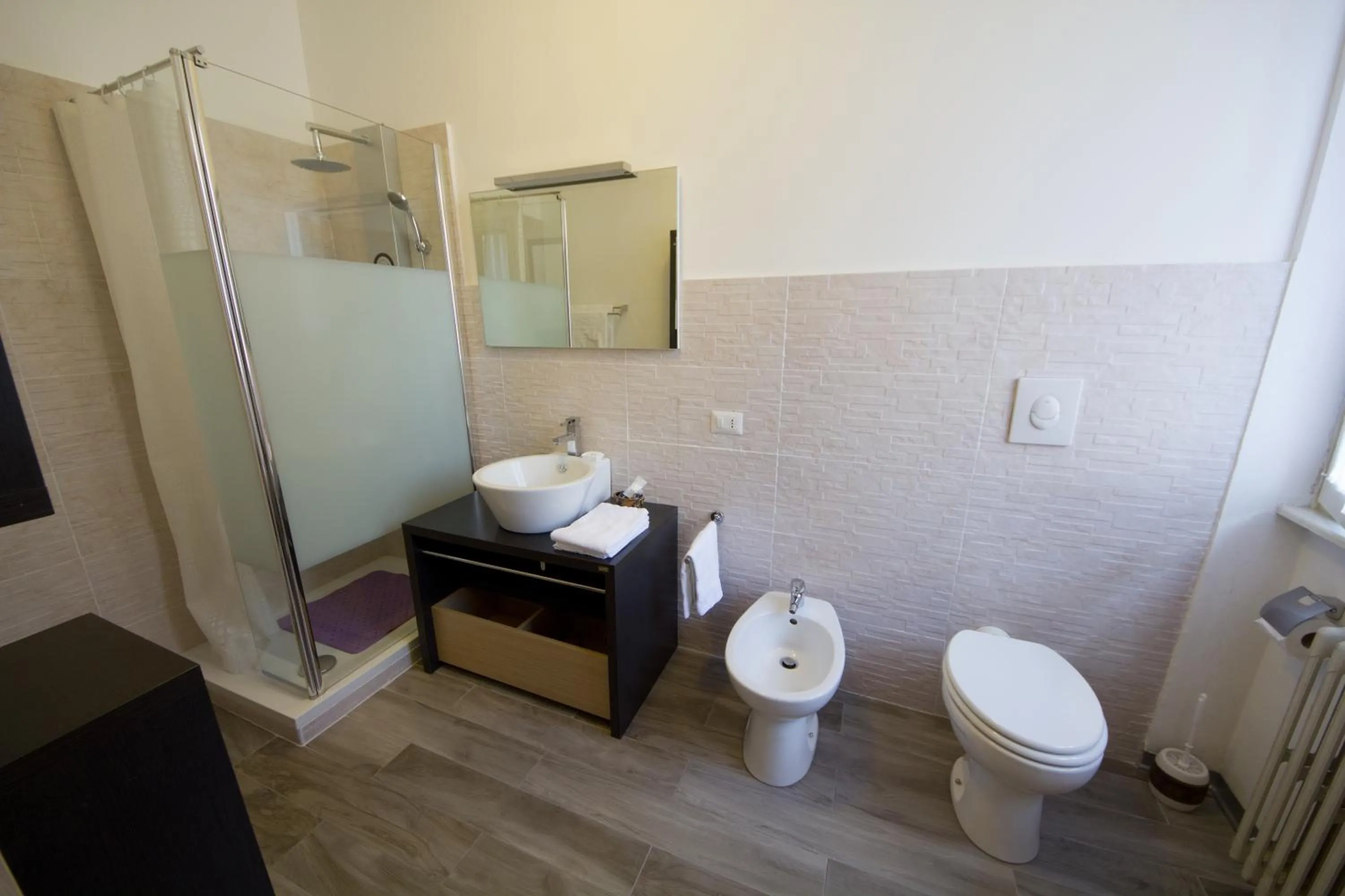 Shower in Luci A San Siro