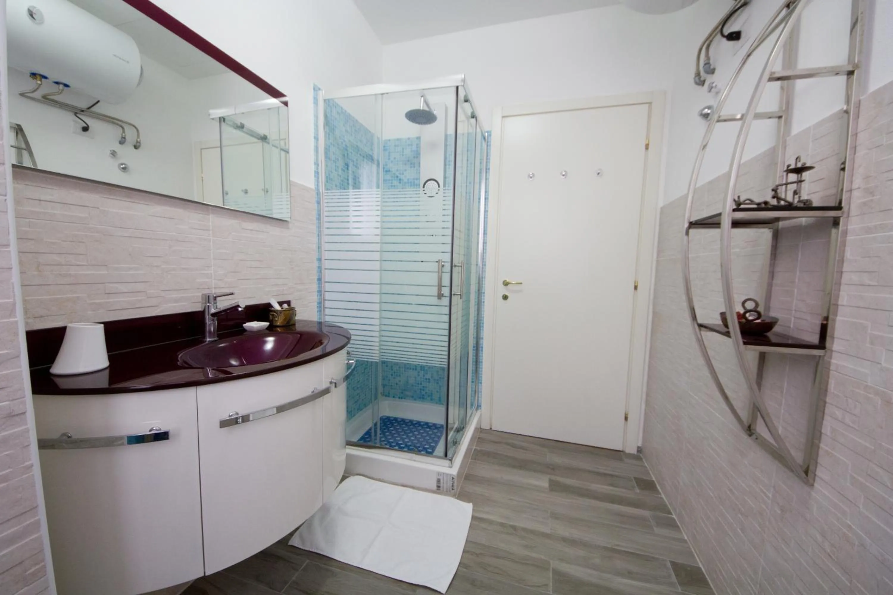 Shower in Luci A San Siro