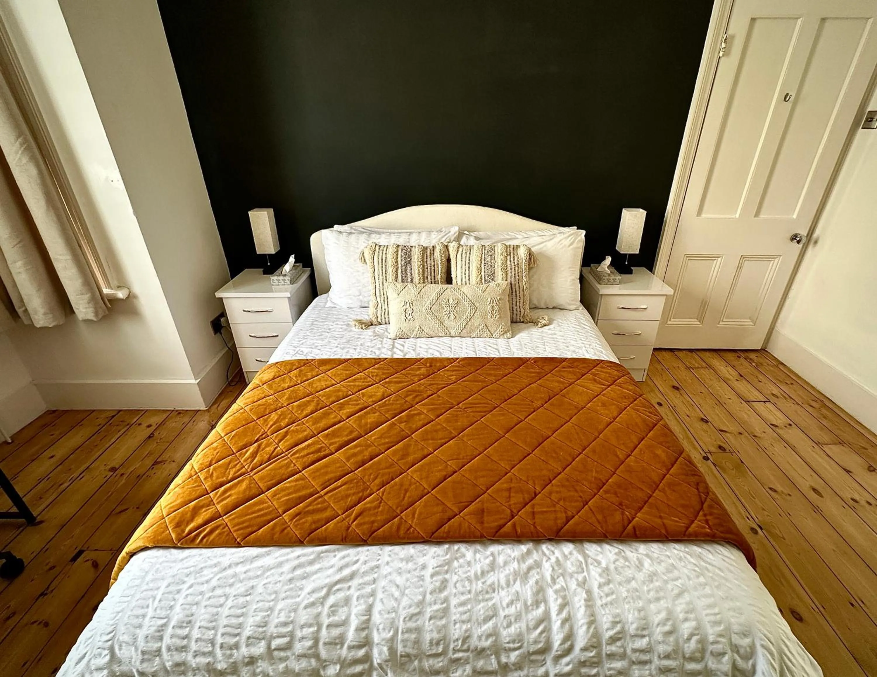 Fulham Tranquil 2BD King Bed Home with Parking & Gdn