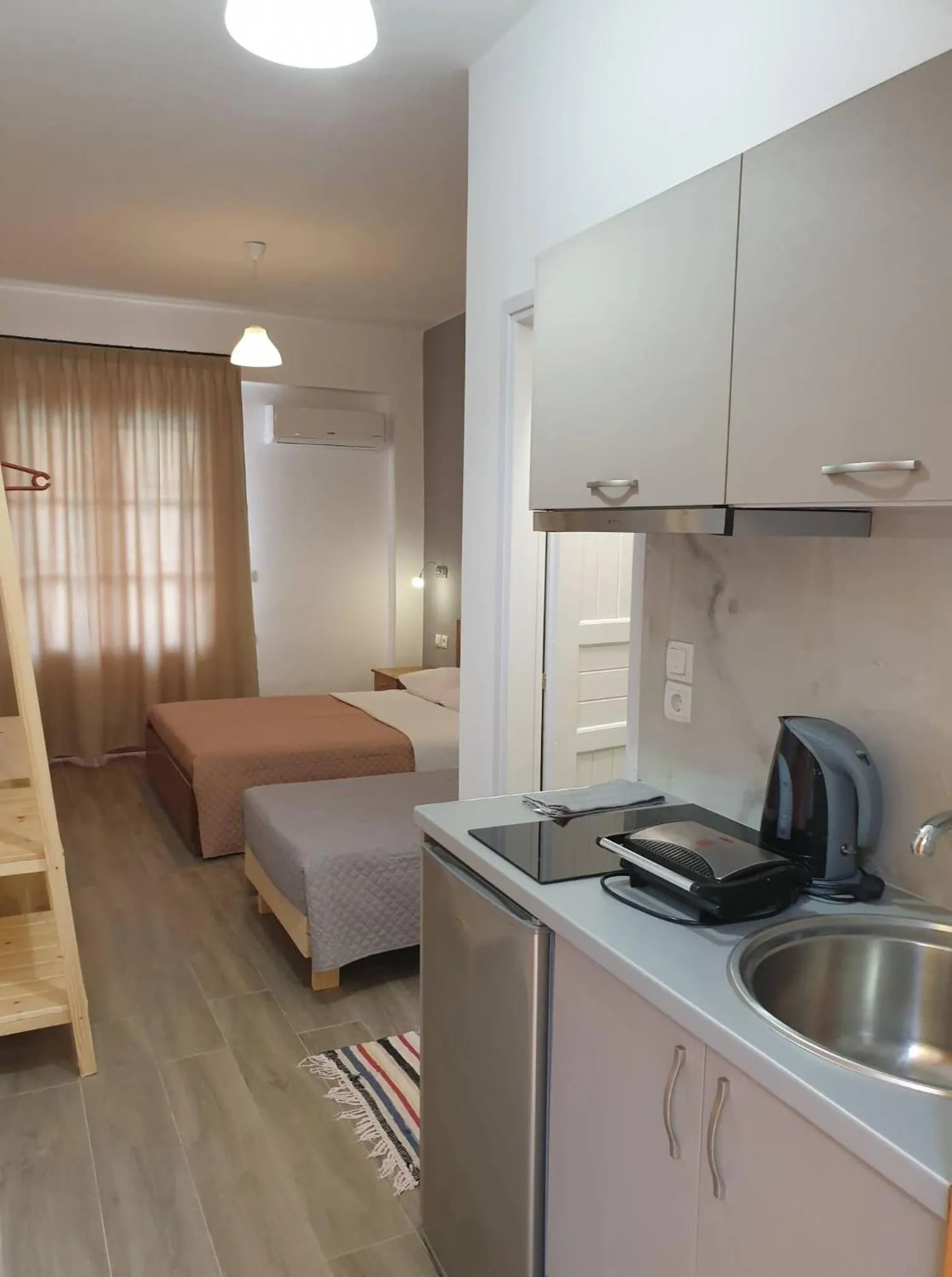 Apart-Hotel Llazari