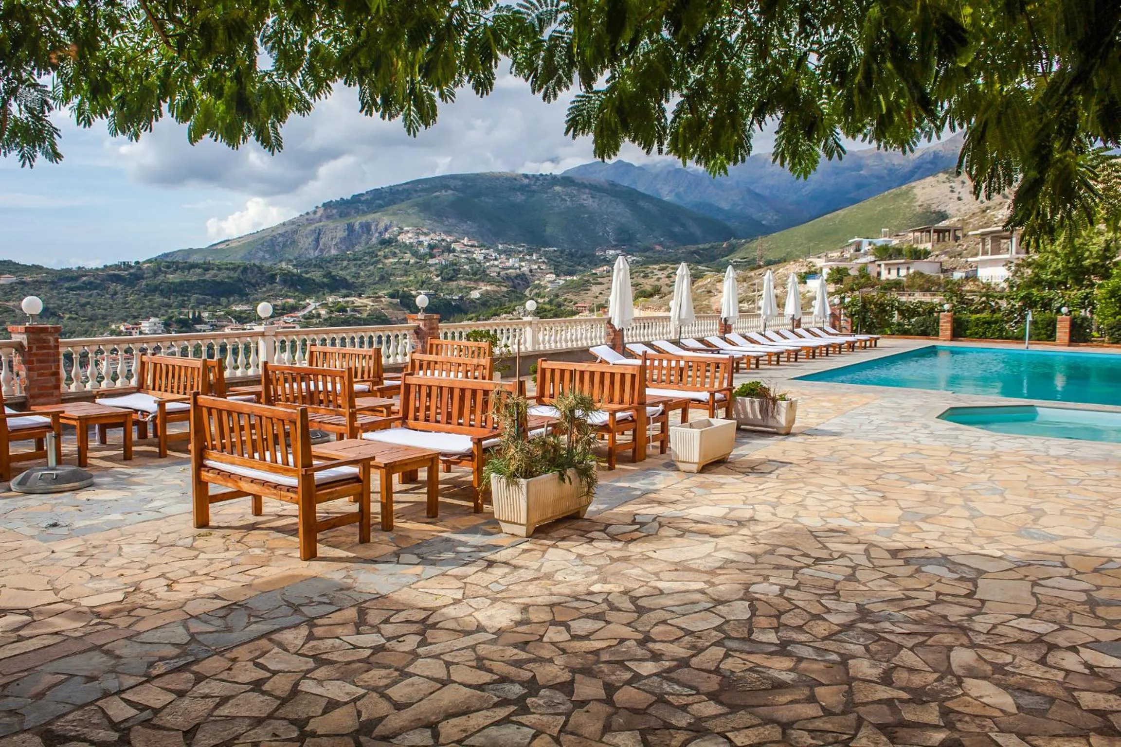 Apart-Hotel Llazari