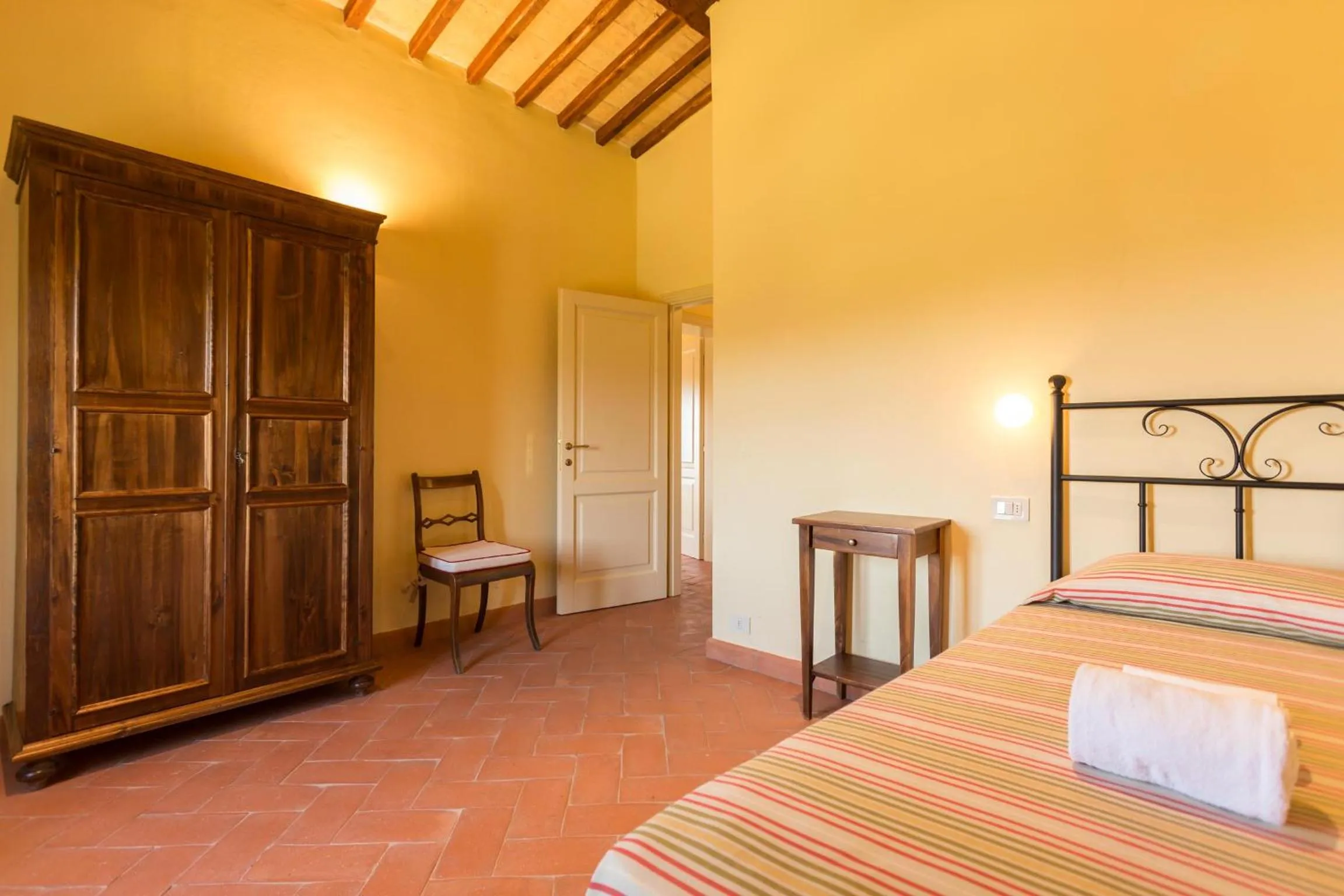 Decorative detail, Bed in Tenuta Di Monaciano