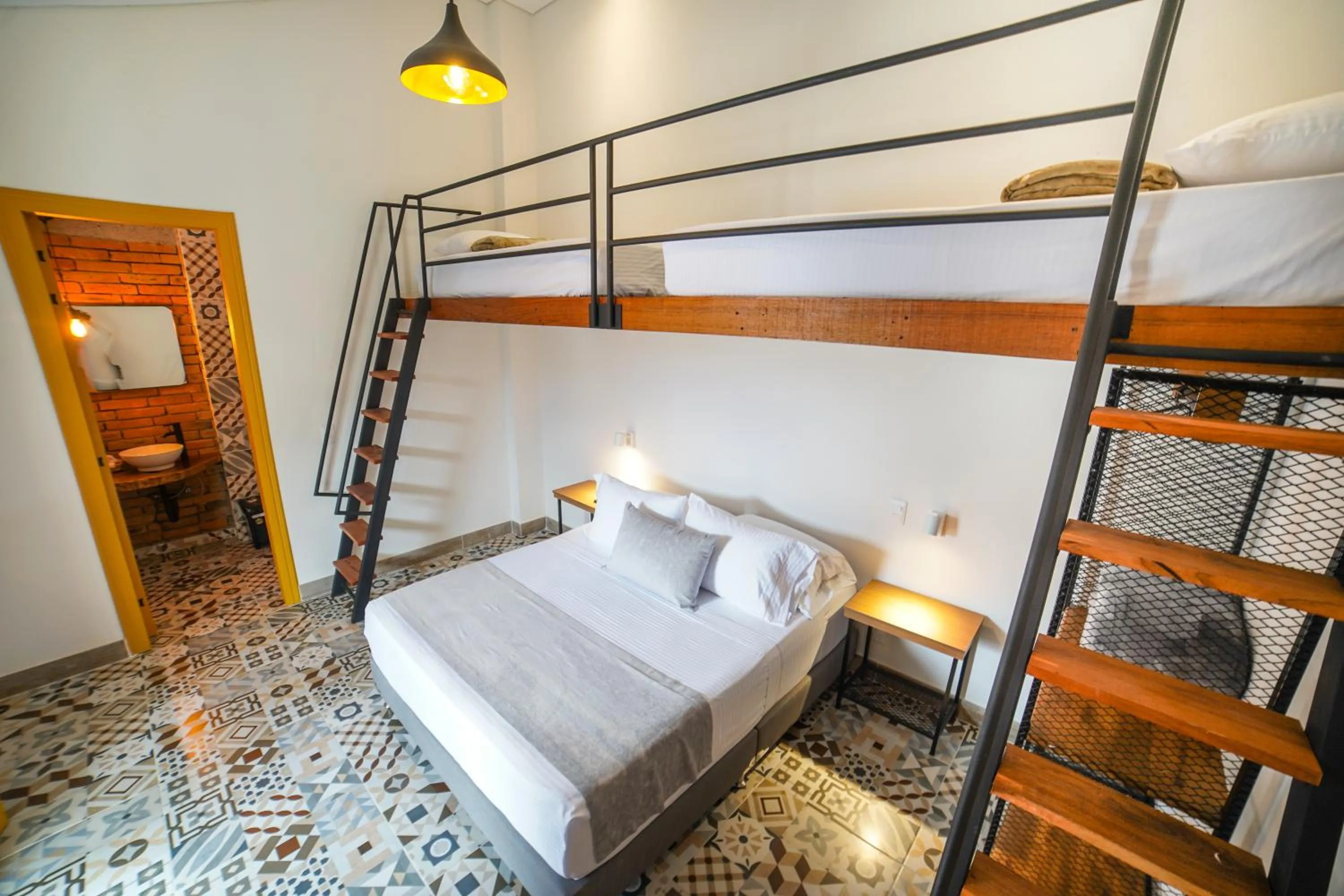 Bathroom, Bed in Casa Serafin Hotel