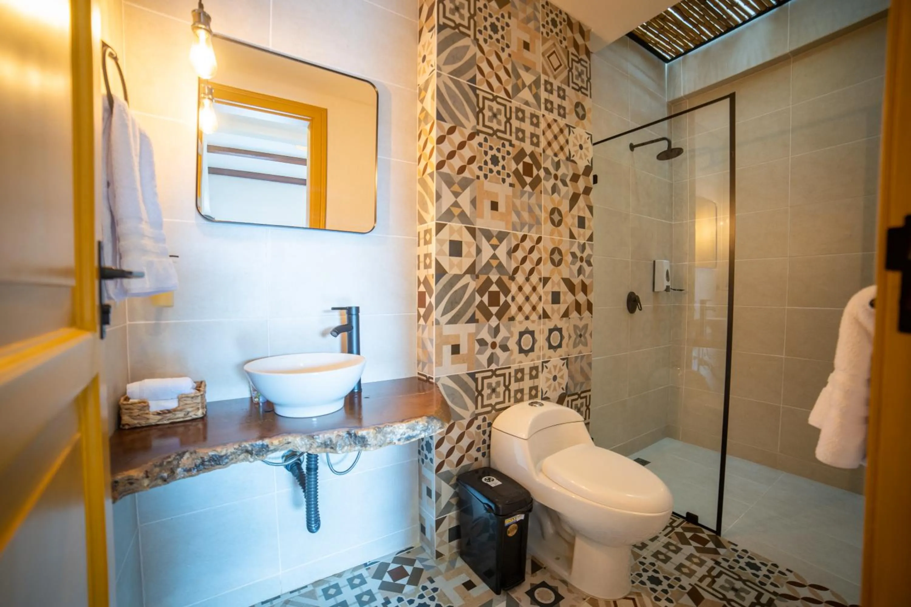 Shower in Casa Serafin Hotel
